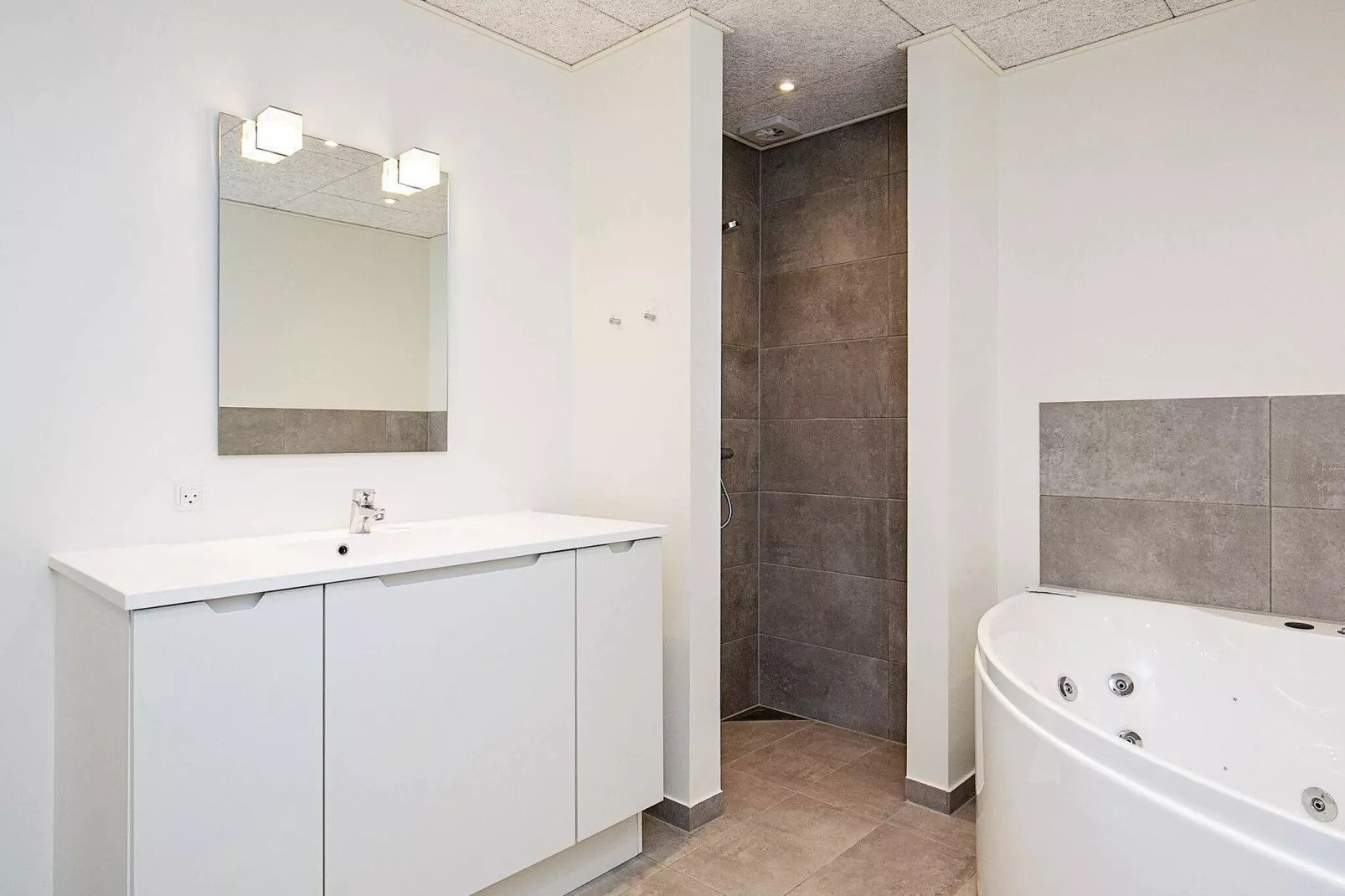 6 person holiday home in Ringkøbing-By Traum