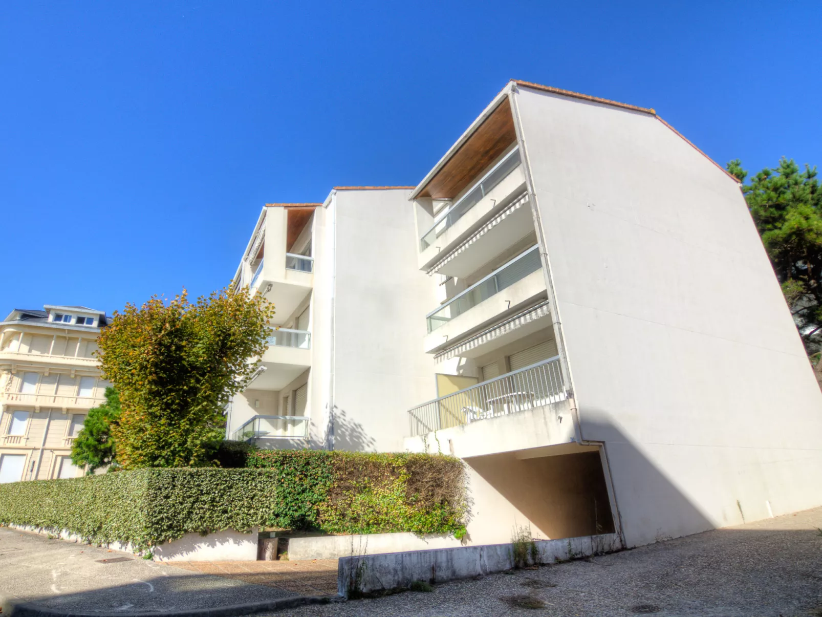 La Plage-Outside