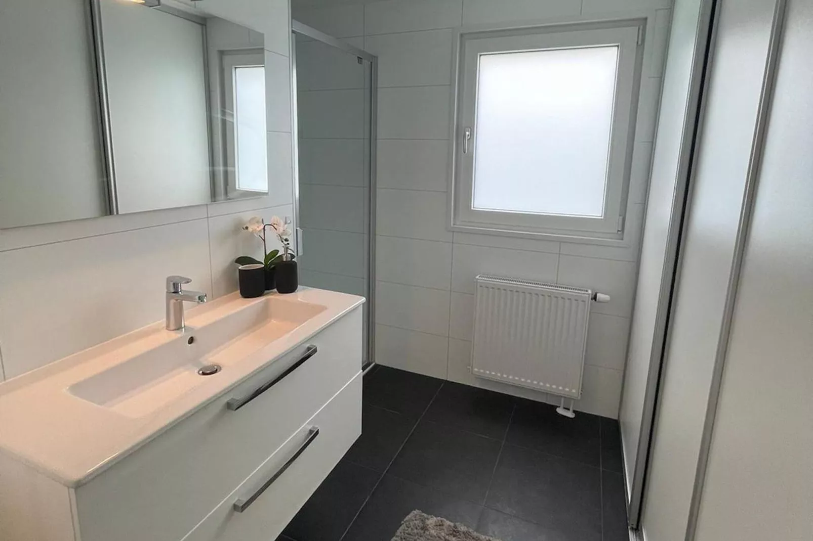 Vakantiepark Molenvelden 1-Bathroom