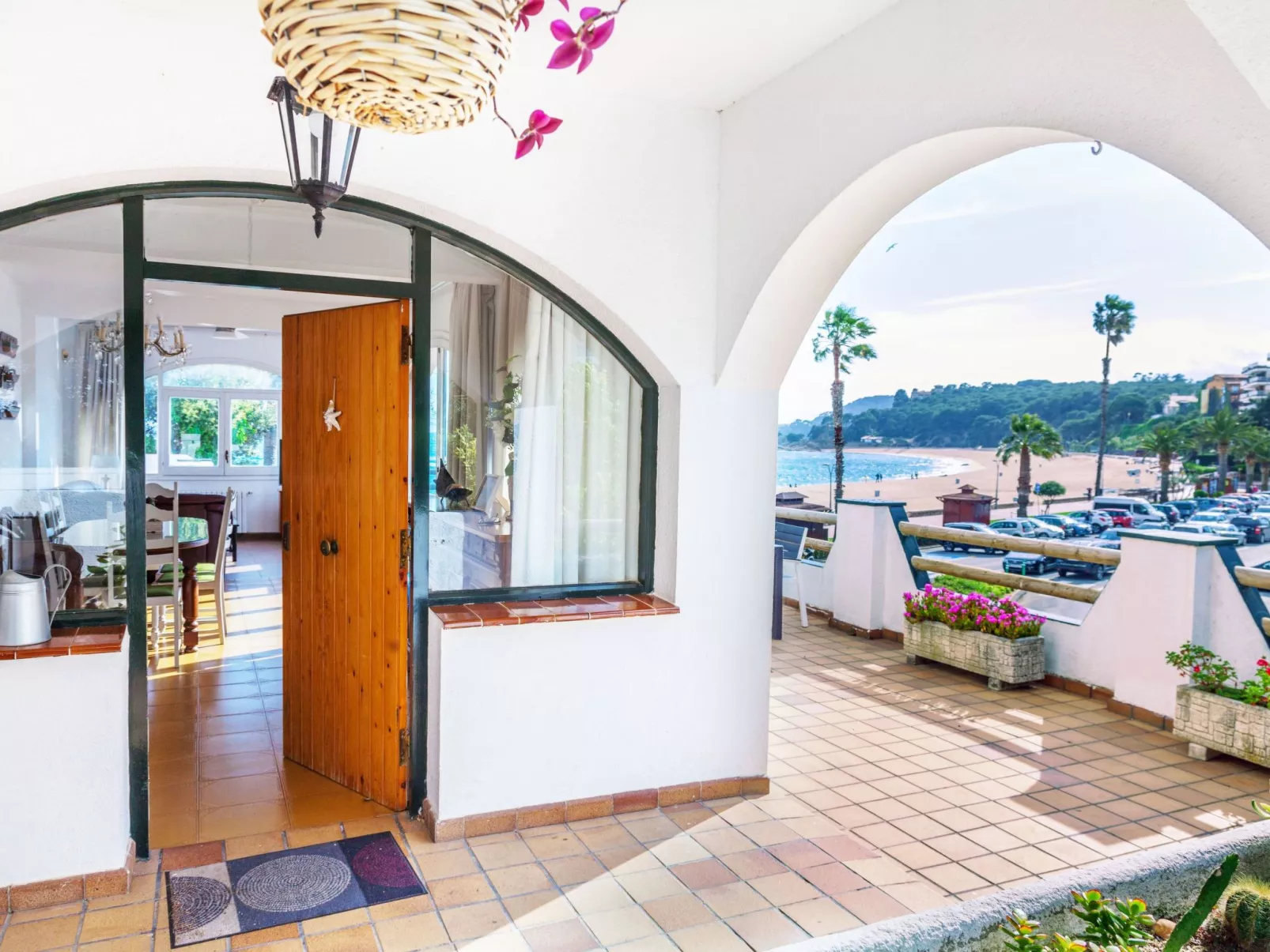 Platja-Outside