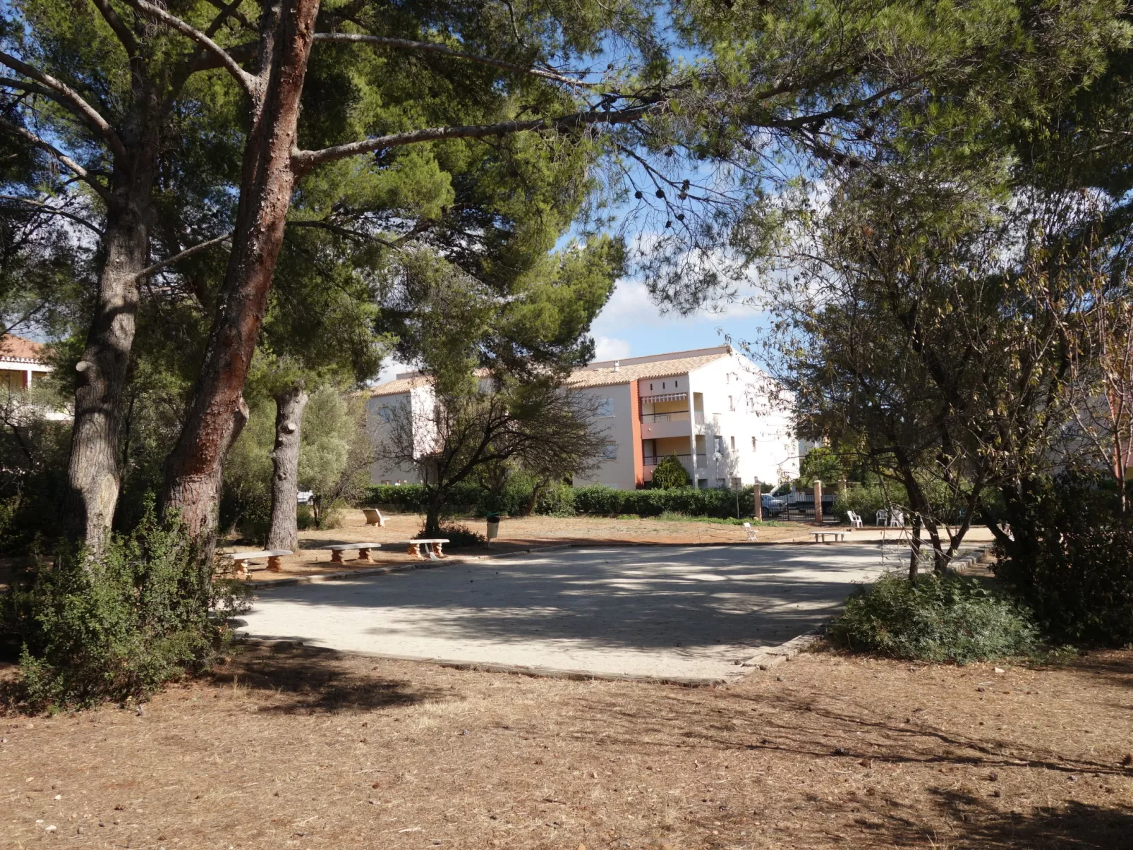 Hameau de Provence-Outside