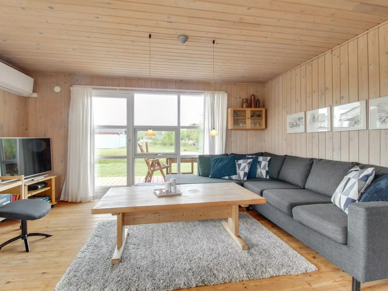 "Allis" - 400m from the sea-Drinnen