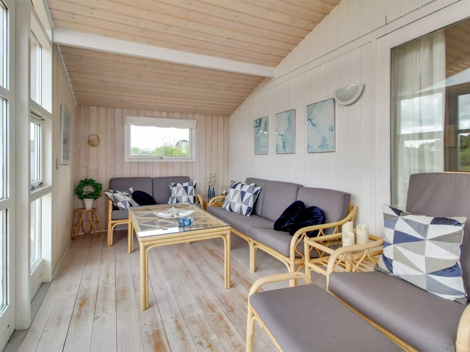 "Allis" - 400m from the sea-Drinnen