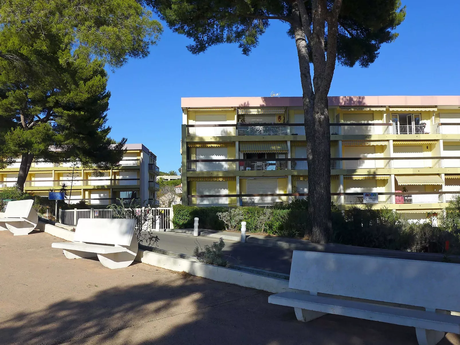 La Calanque d'Or-Outside