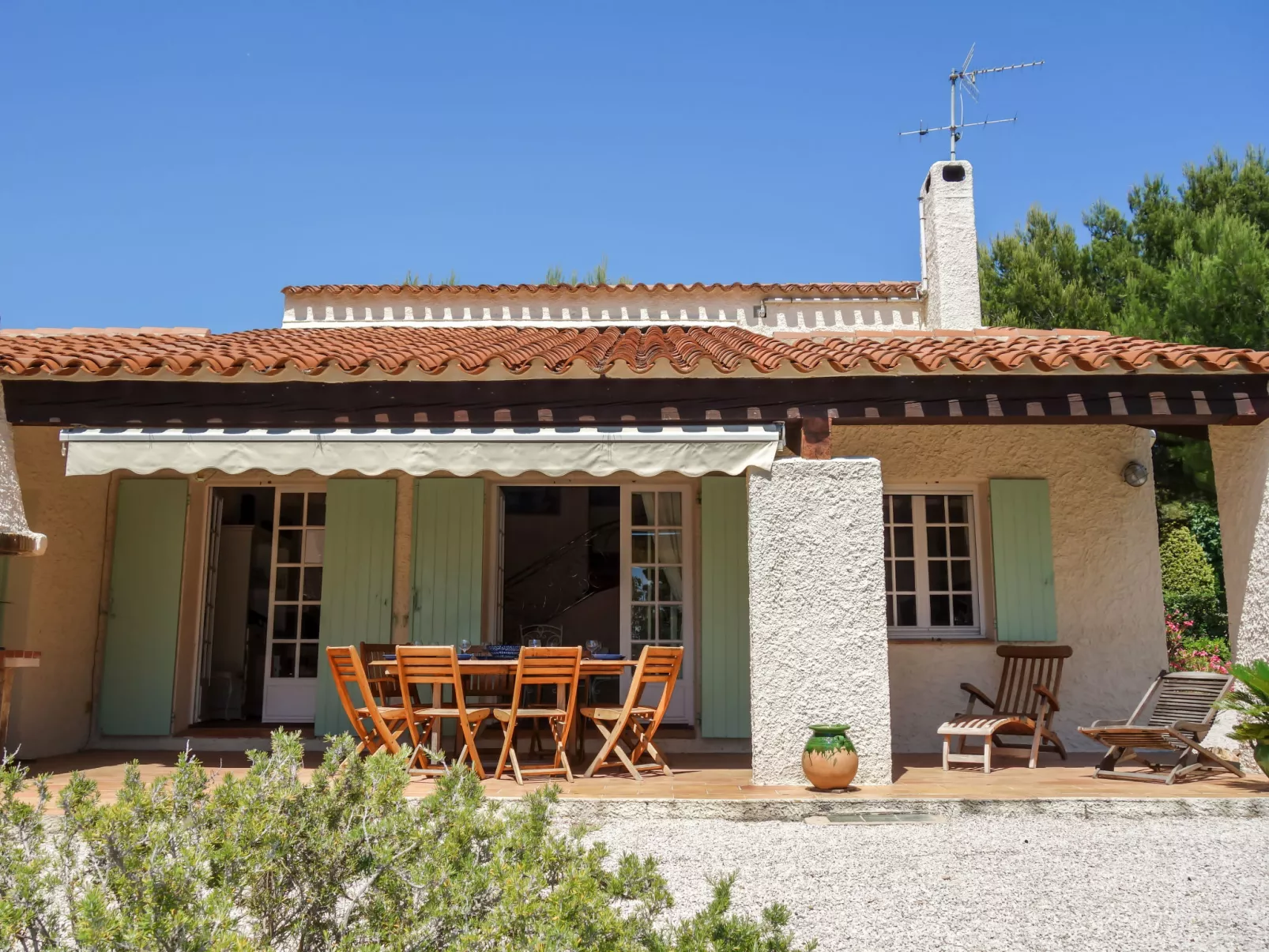 Domaine Port d'Alon-Outside
