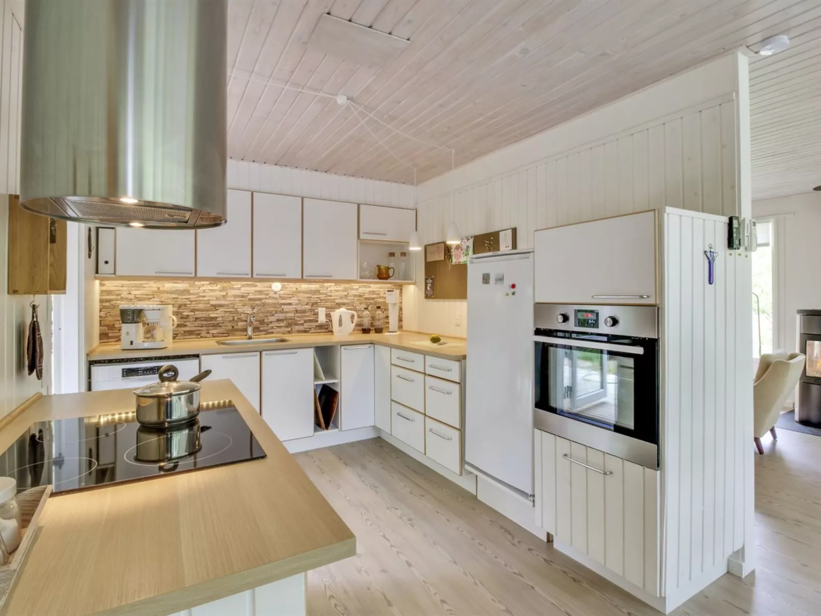 "Chrissie" - 150m from the sea-Inside