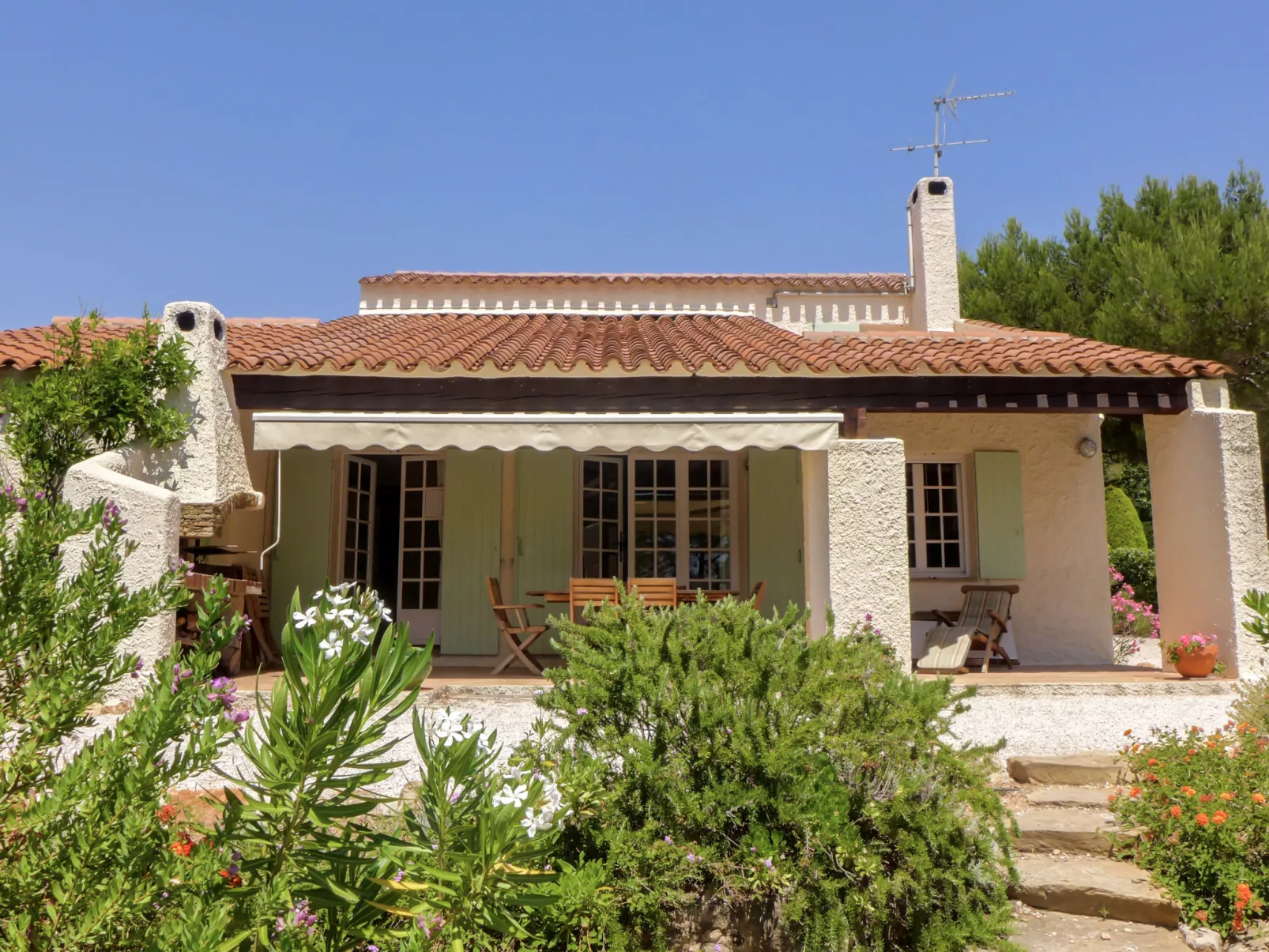 Domaine Port d'Alon-Outside