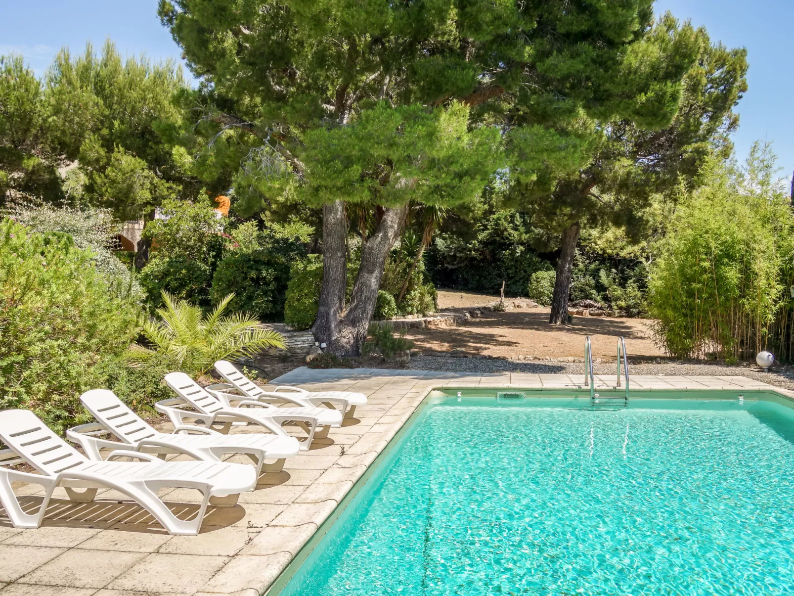 Domaine Port d'Alon-Outside