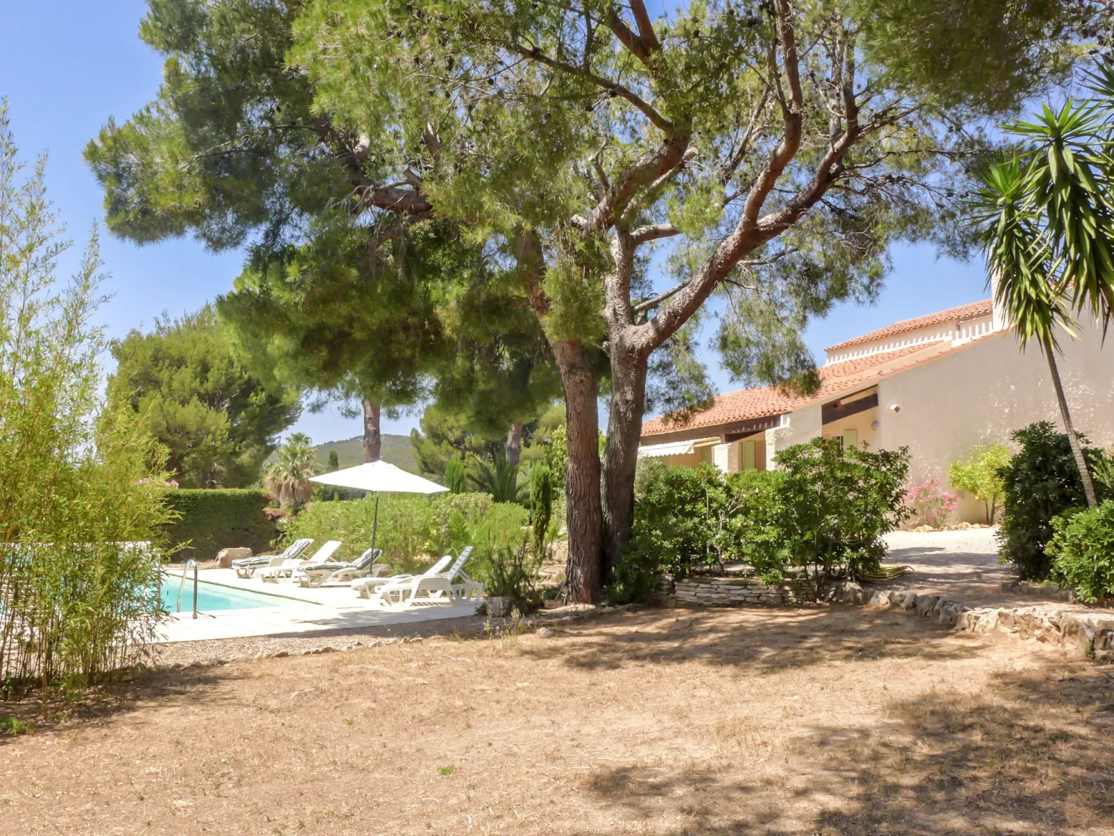 Domaine Port d'Alon-Outside
