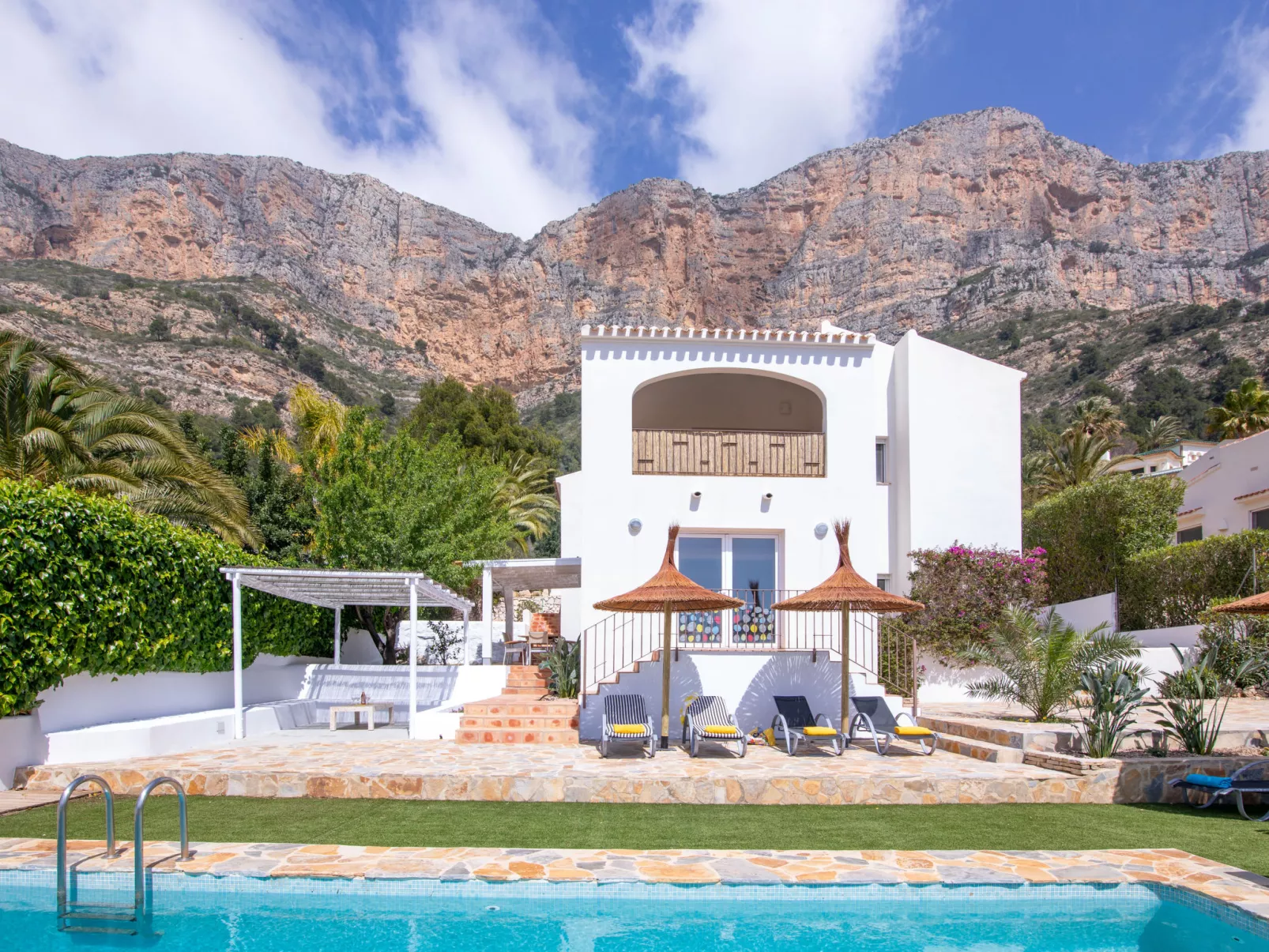 Villa El Camino-Outside