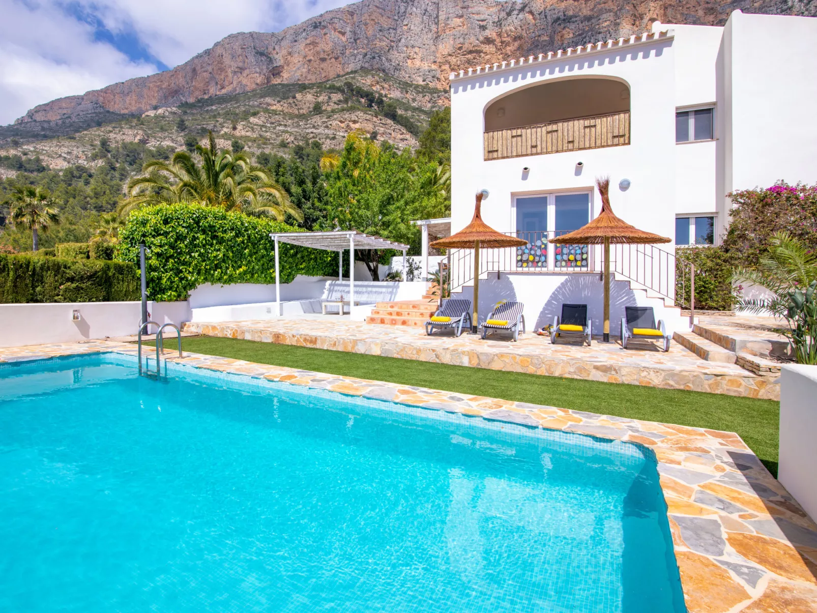 Villa El Camino-Outside