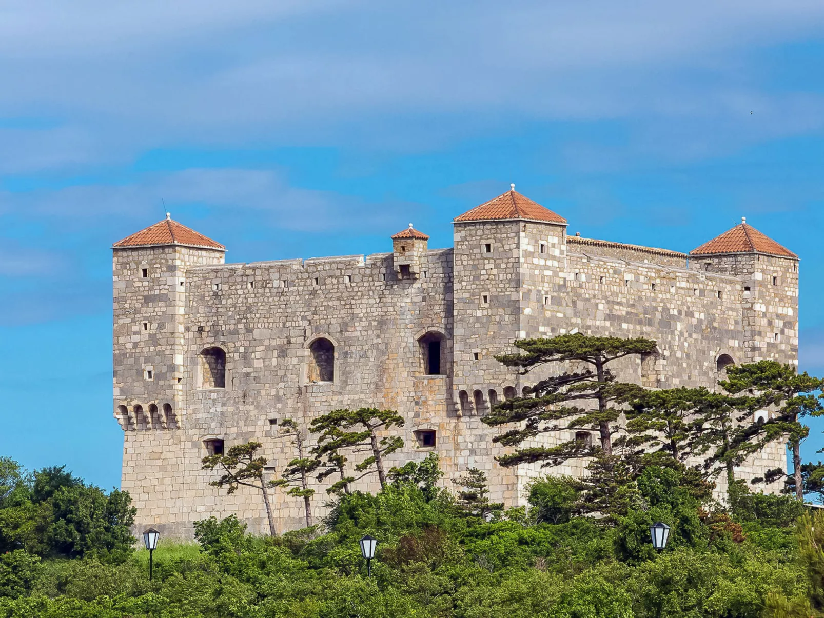 Senj-Outside