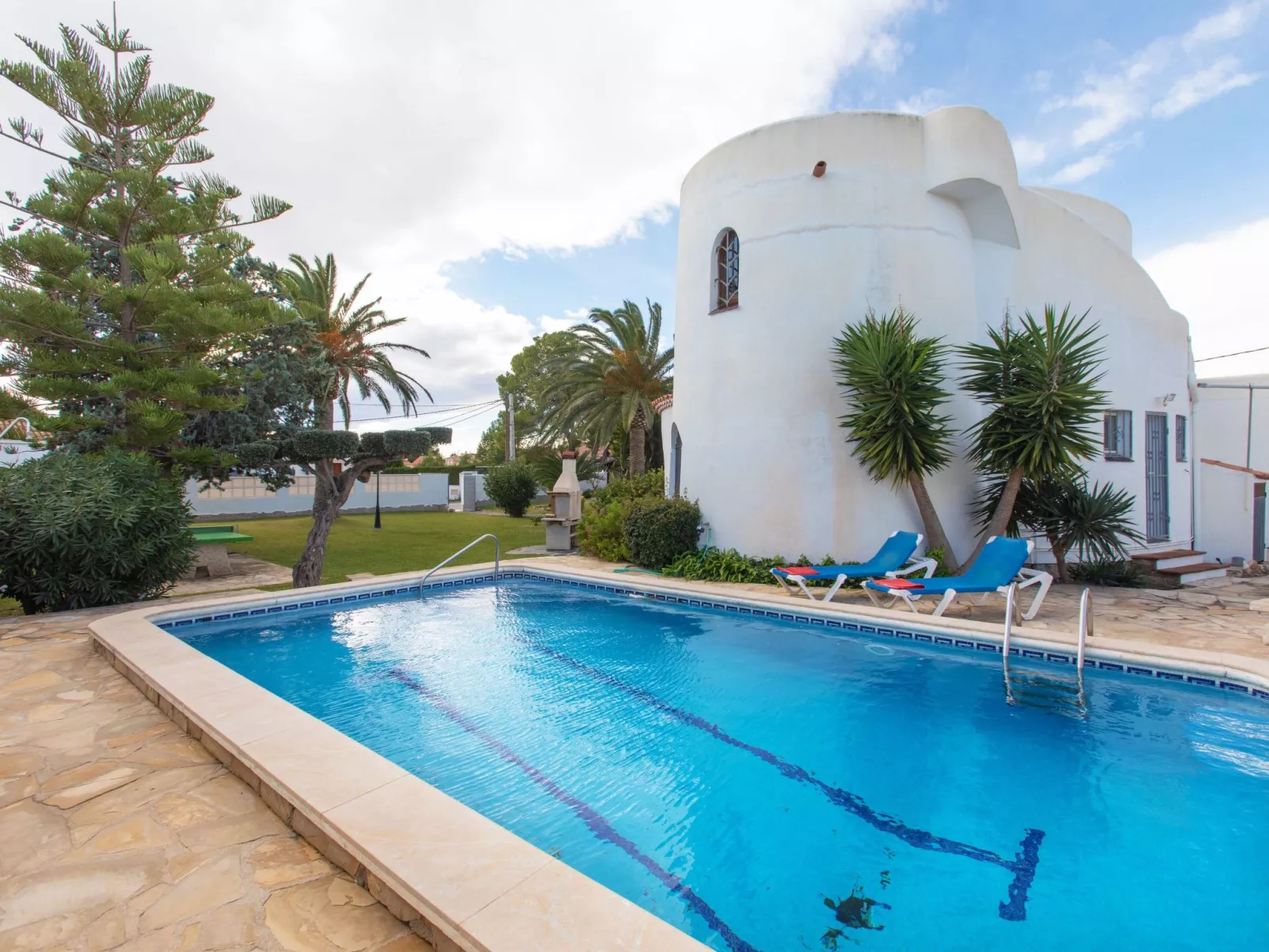 Villa Torreon-Outside