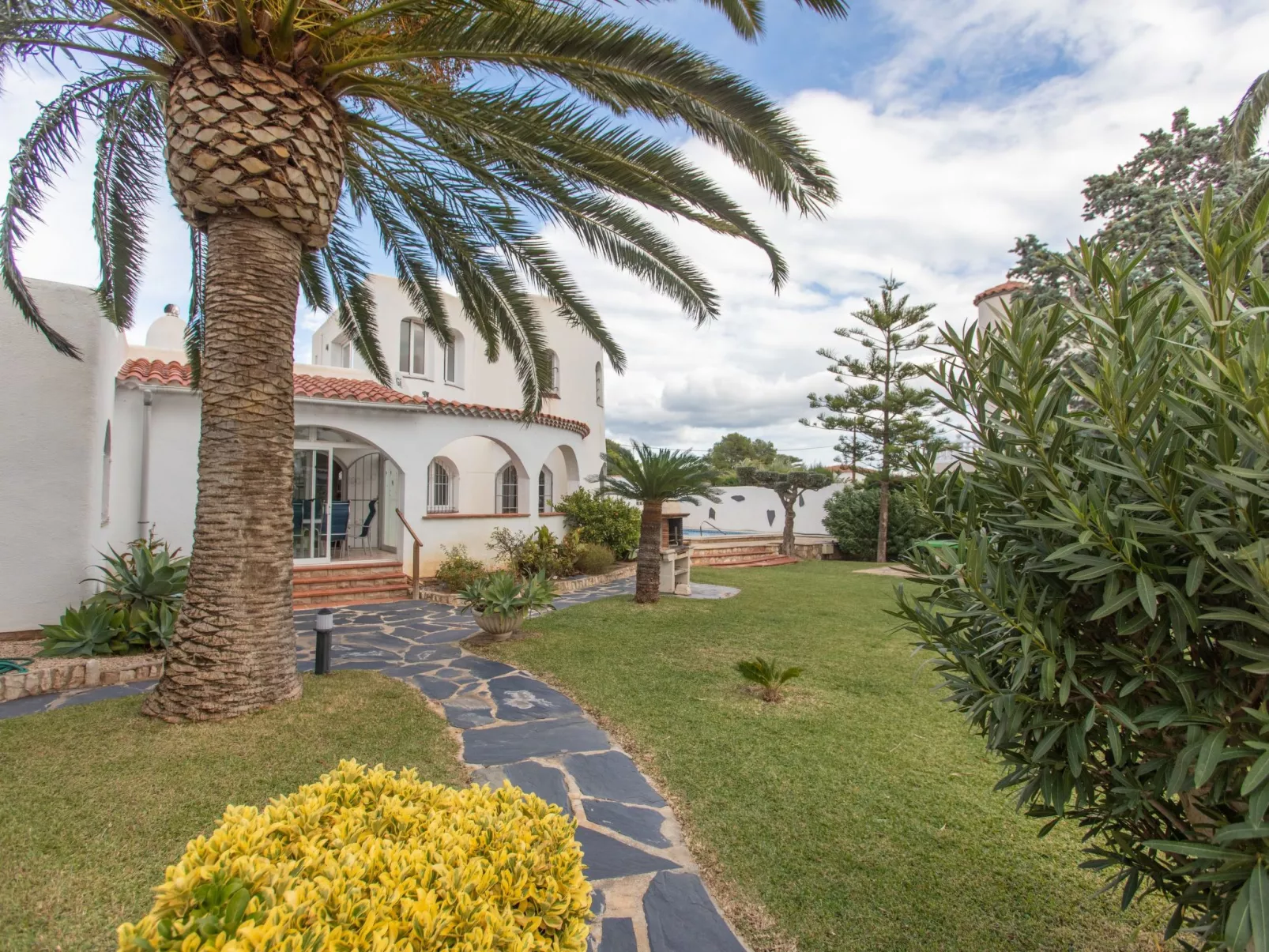 Villa Torreon-Outside