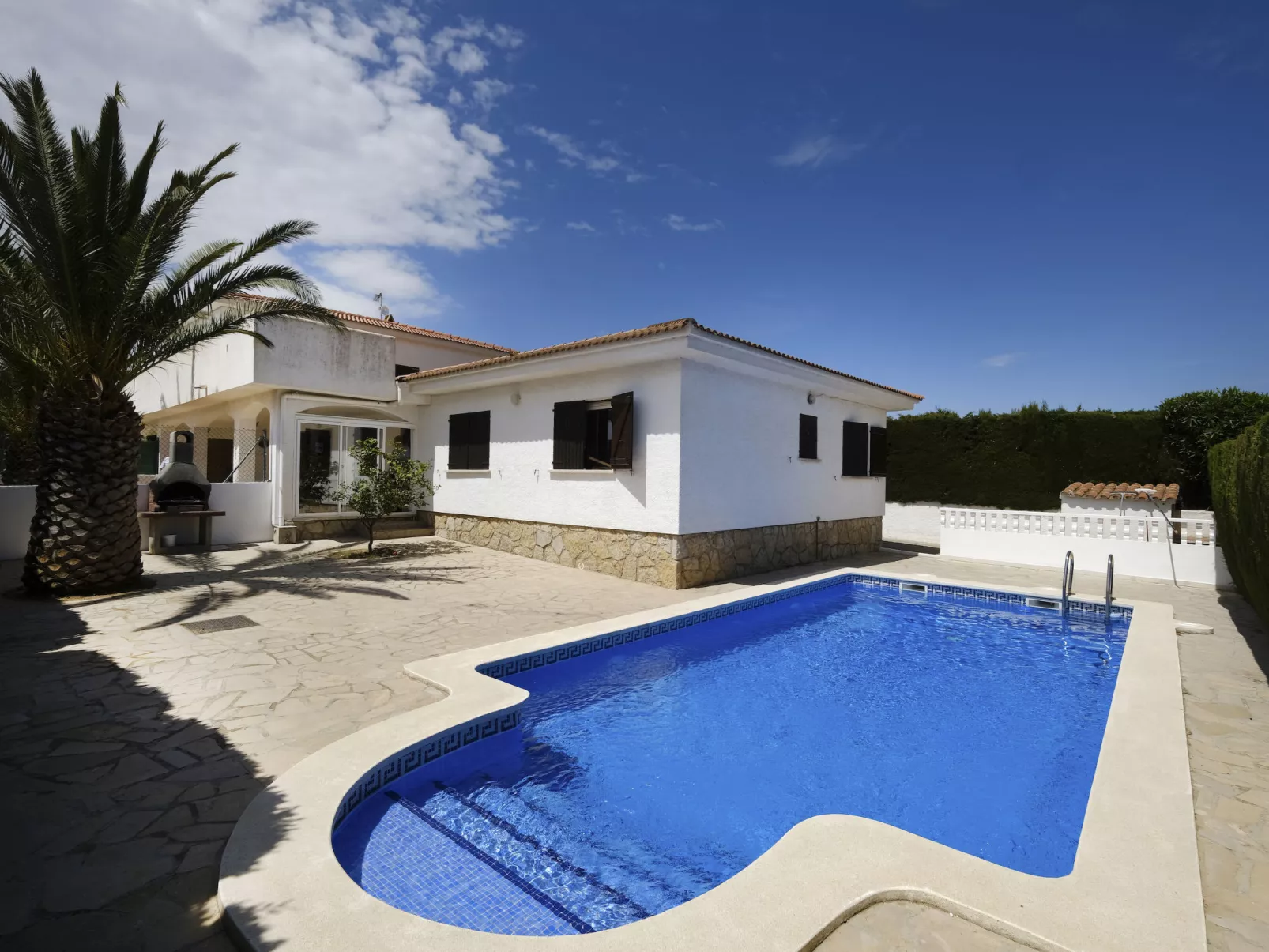 Villa Dorada-Outside