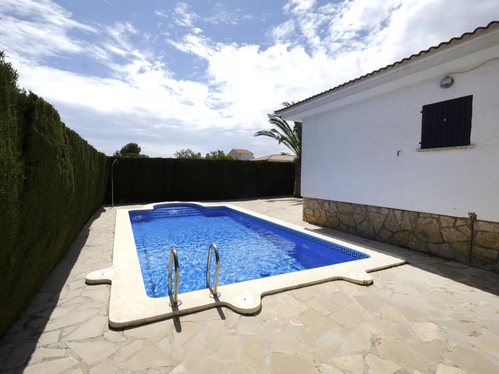 Villa Dorada-Outside
