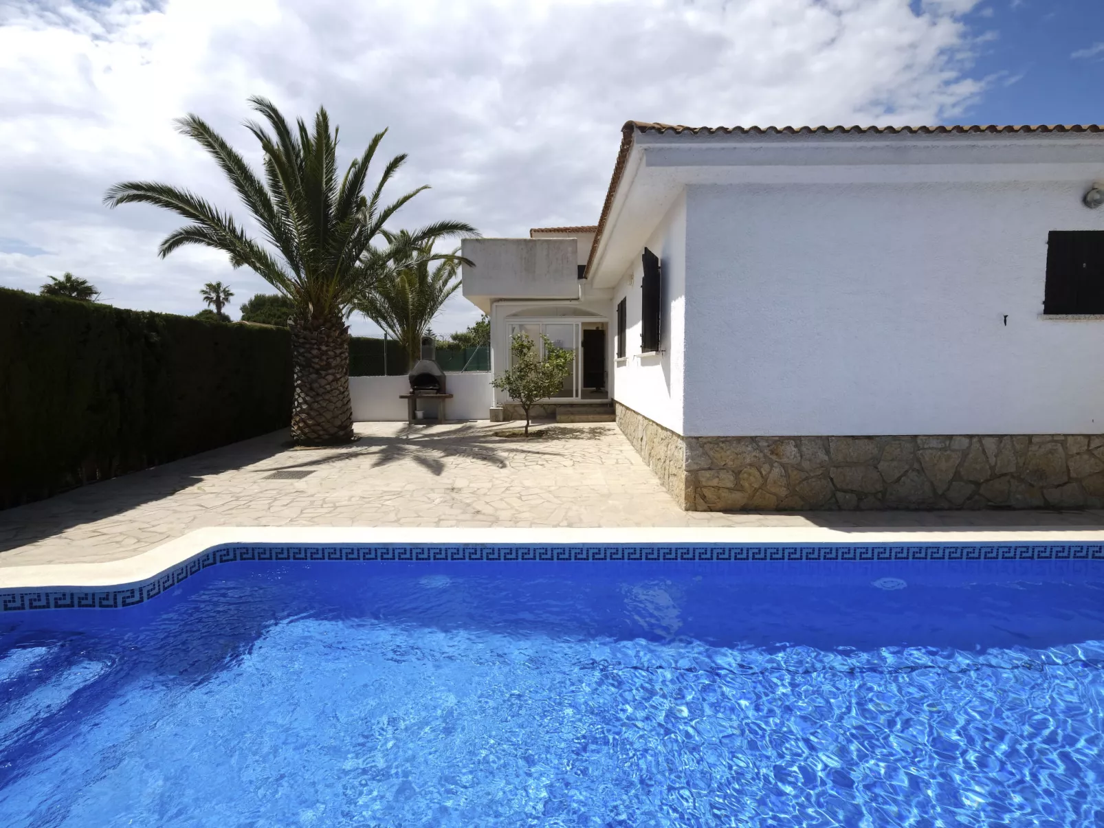 Villa Dorada-Outside