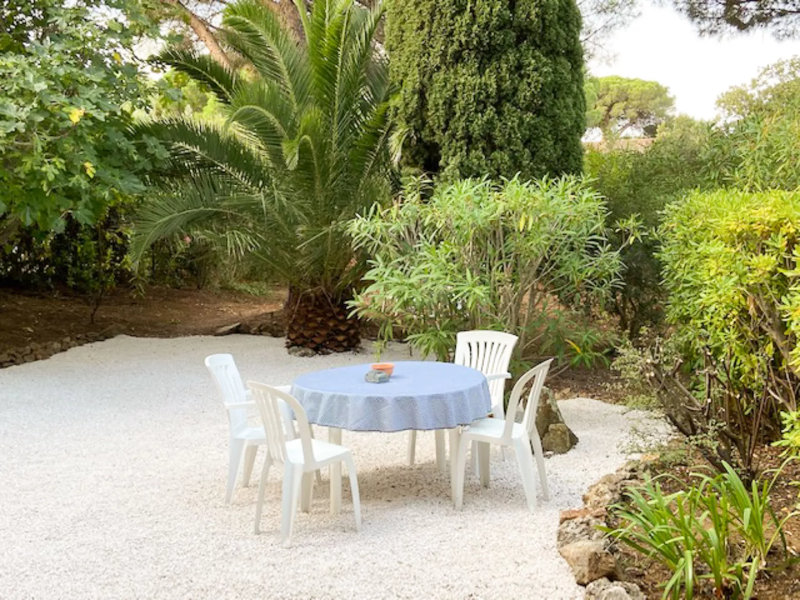 Les Mas de Gigaro-Outside