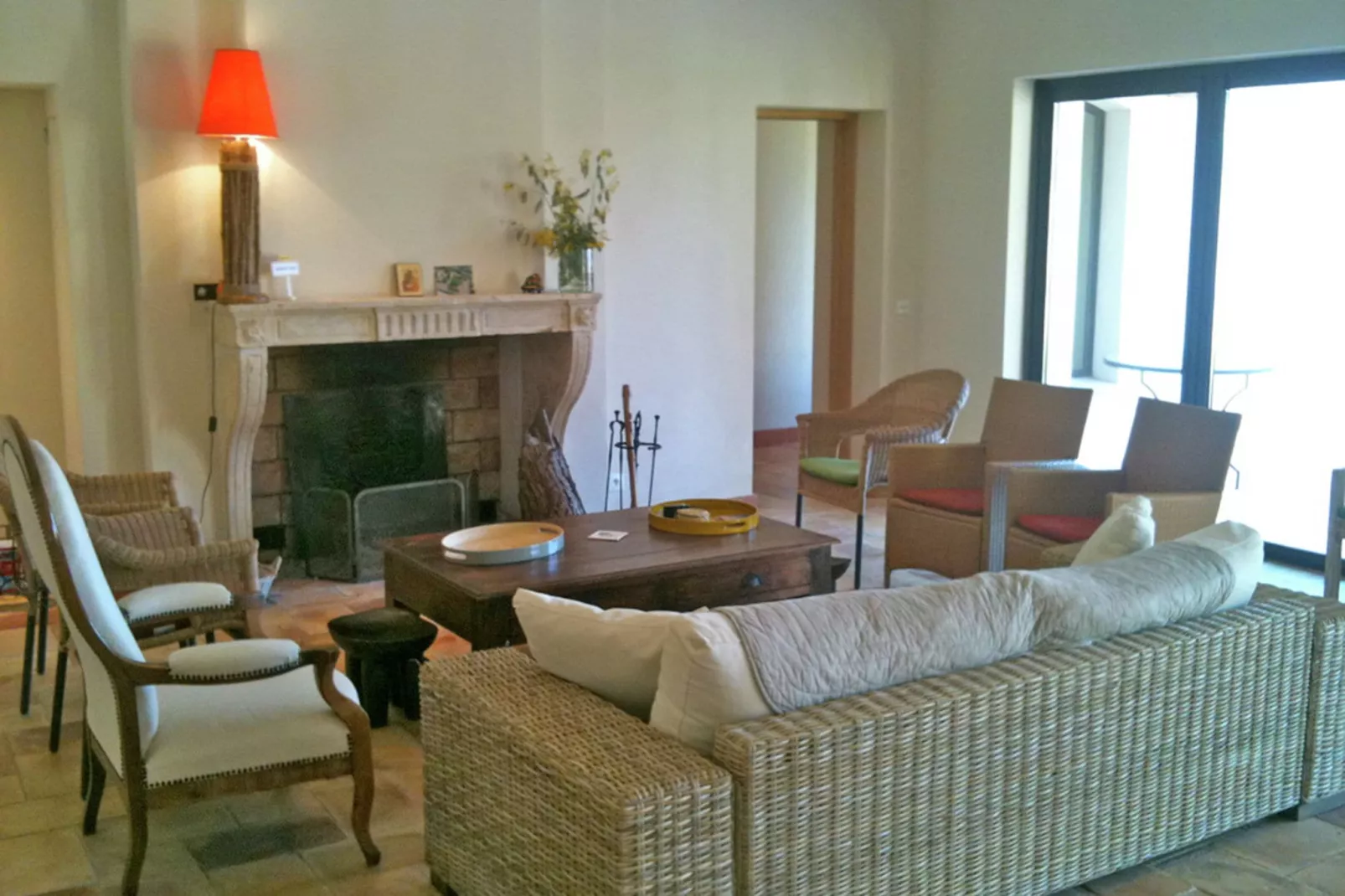 Villa Fleur Rouge-Living room
