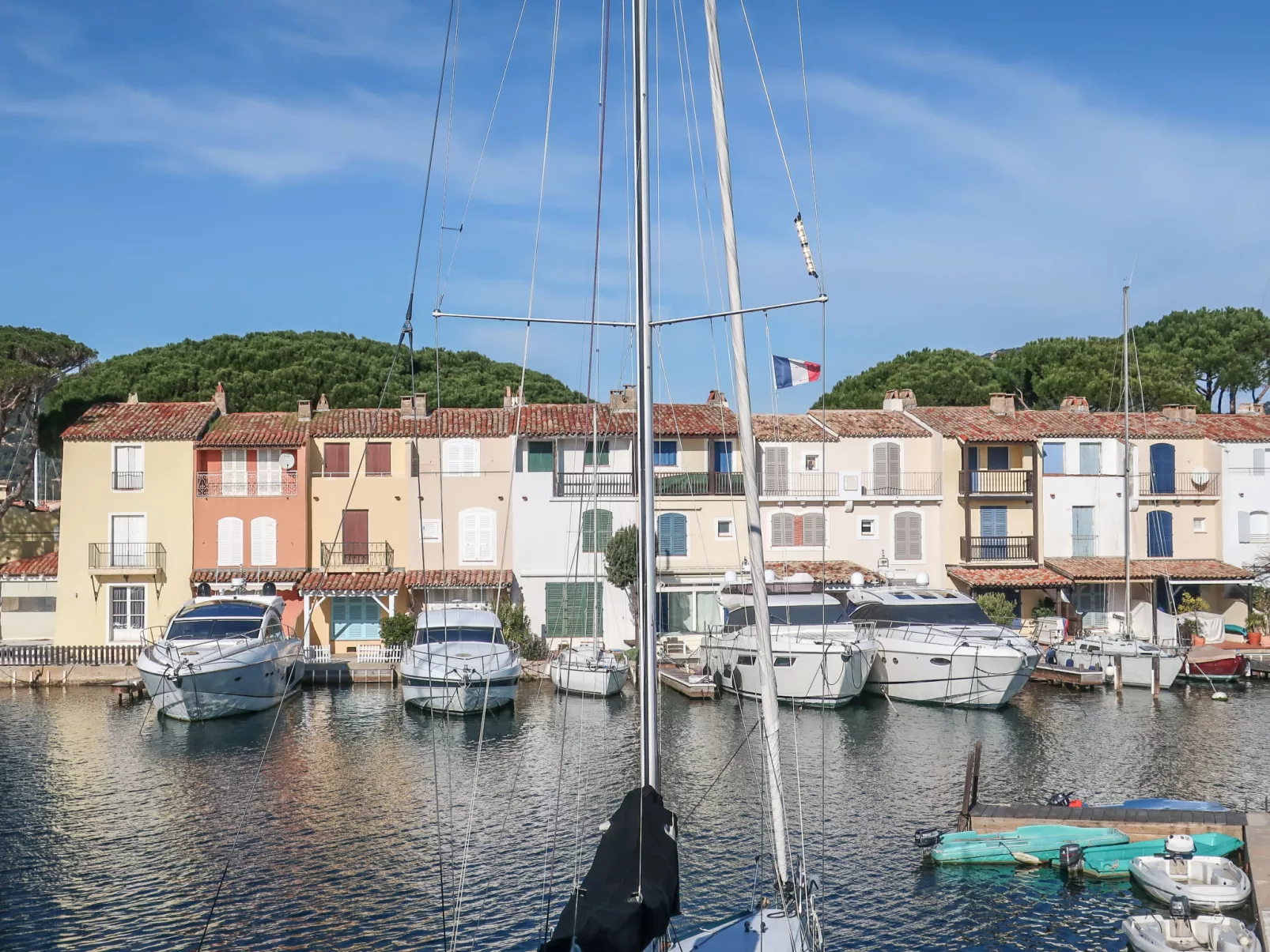 Les Voiliers-Dedans