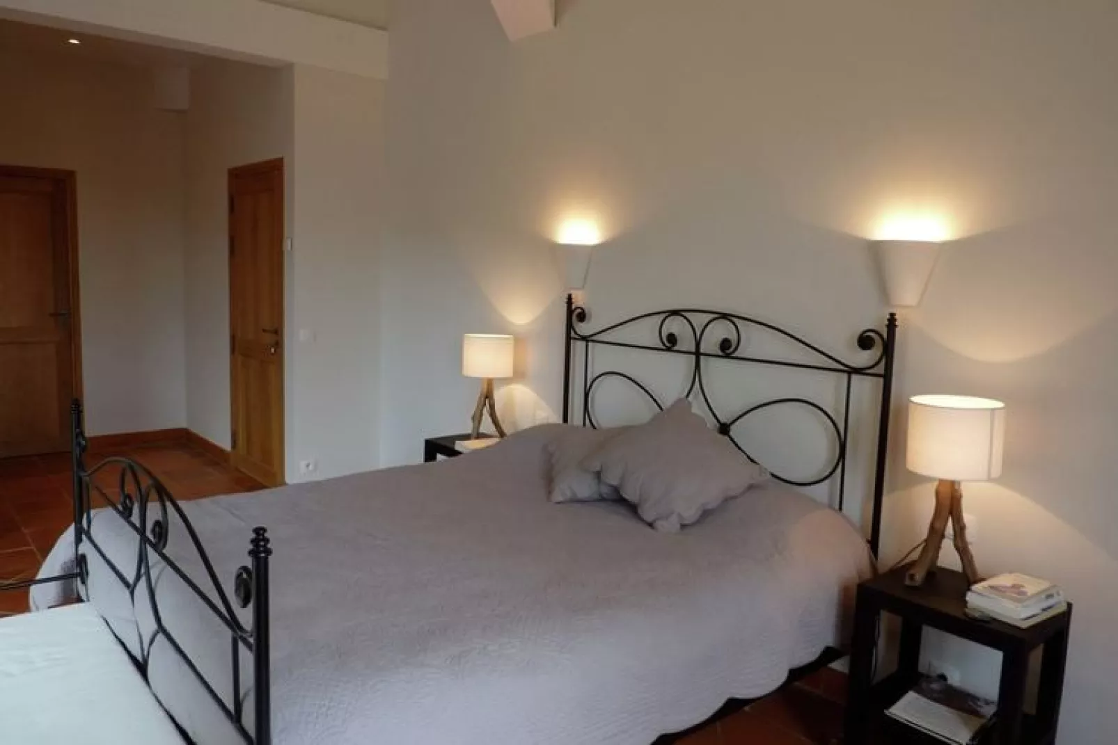 Villa Fleur Rouge-Bedroom