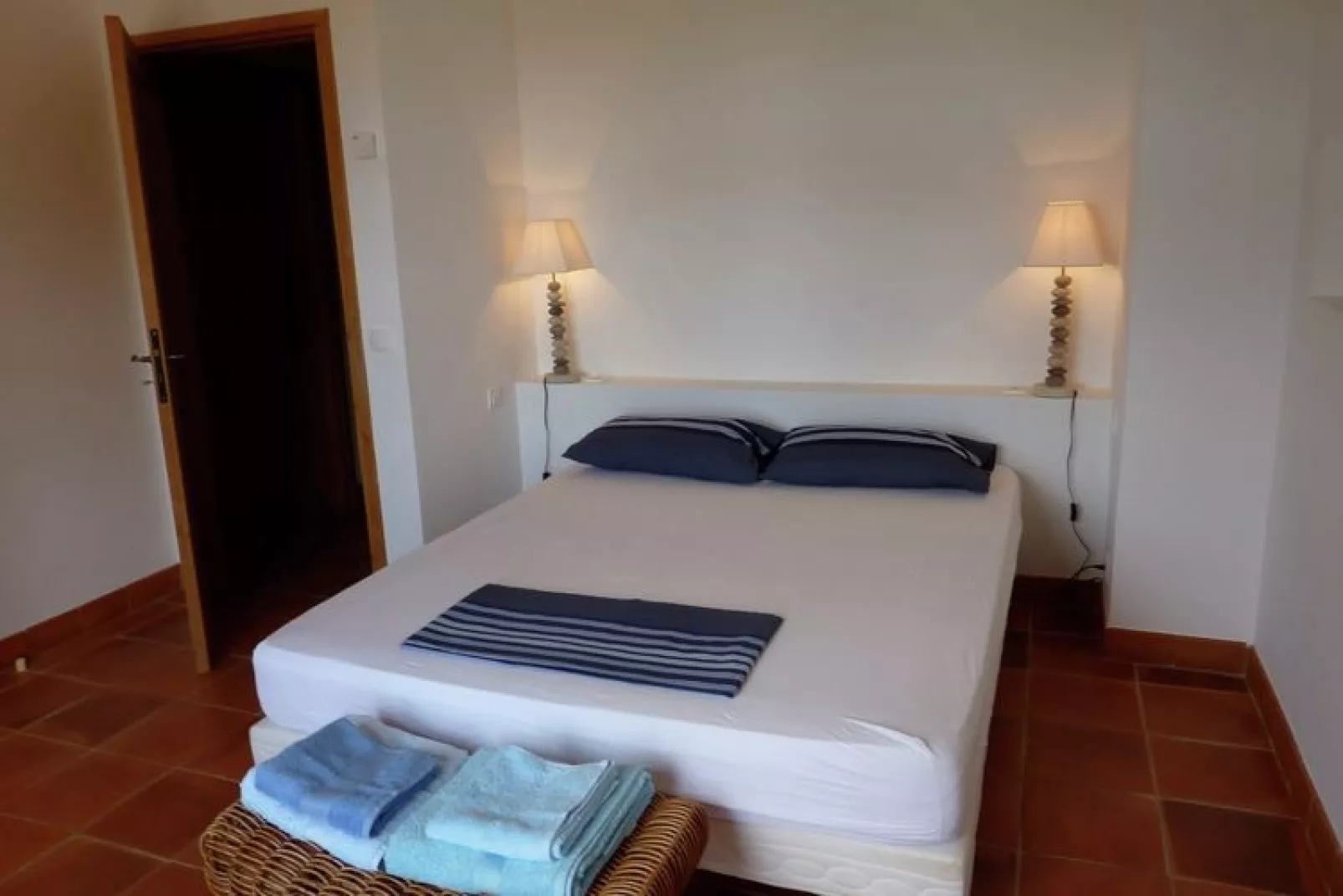Villa Fleur Rouge-Bedroom