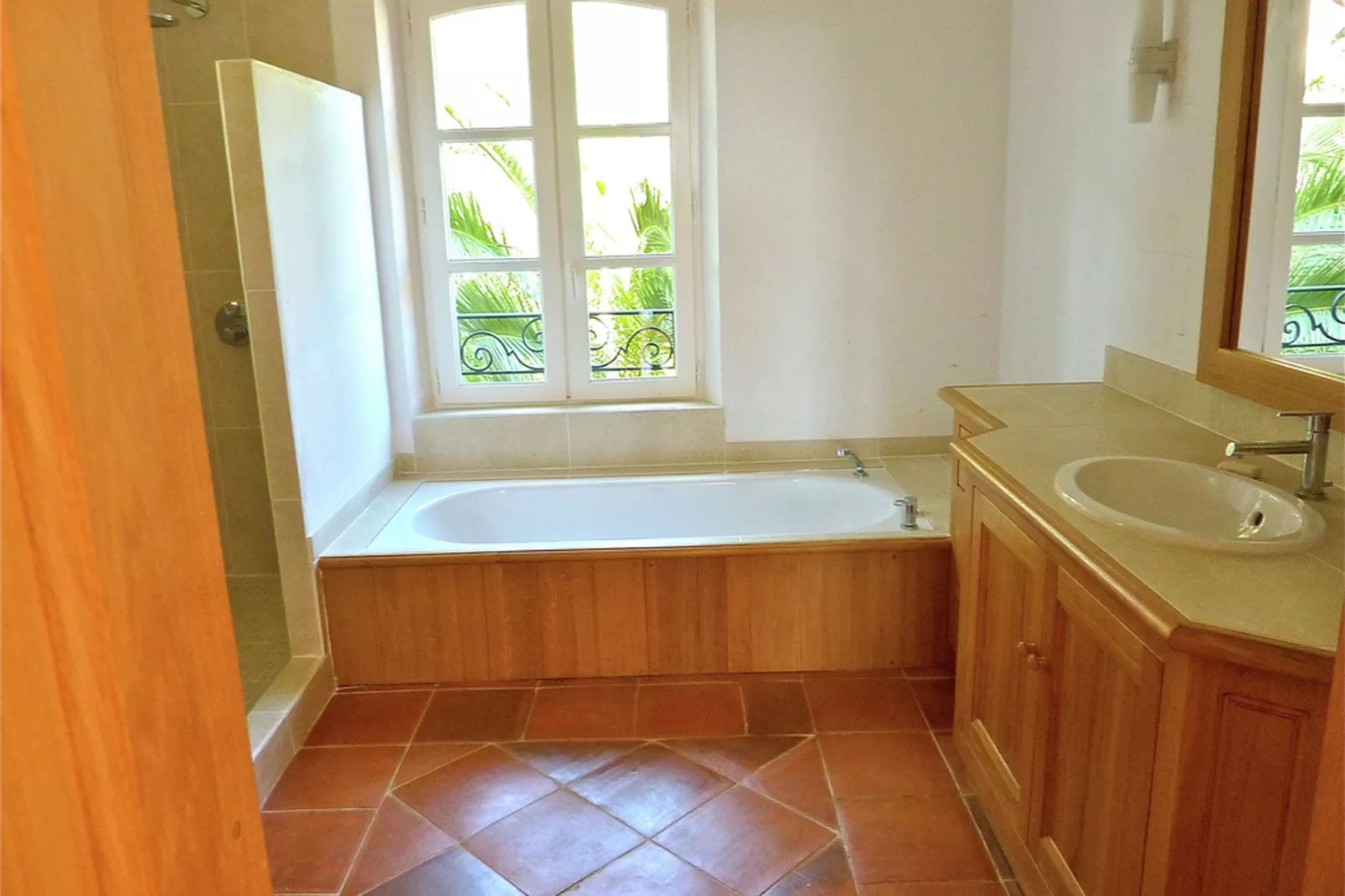 Villa Fleur Rouge-Bathroom