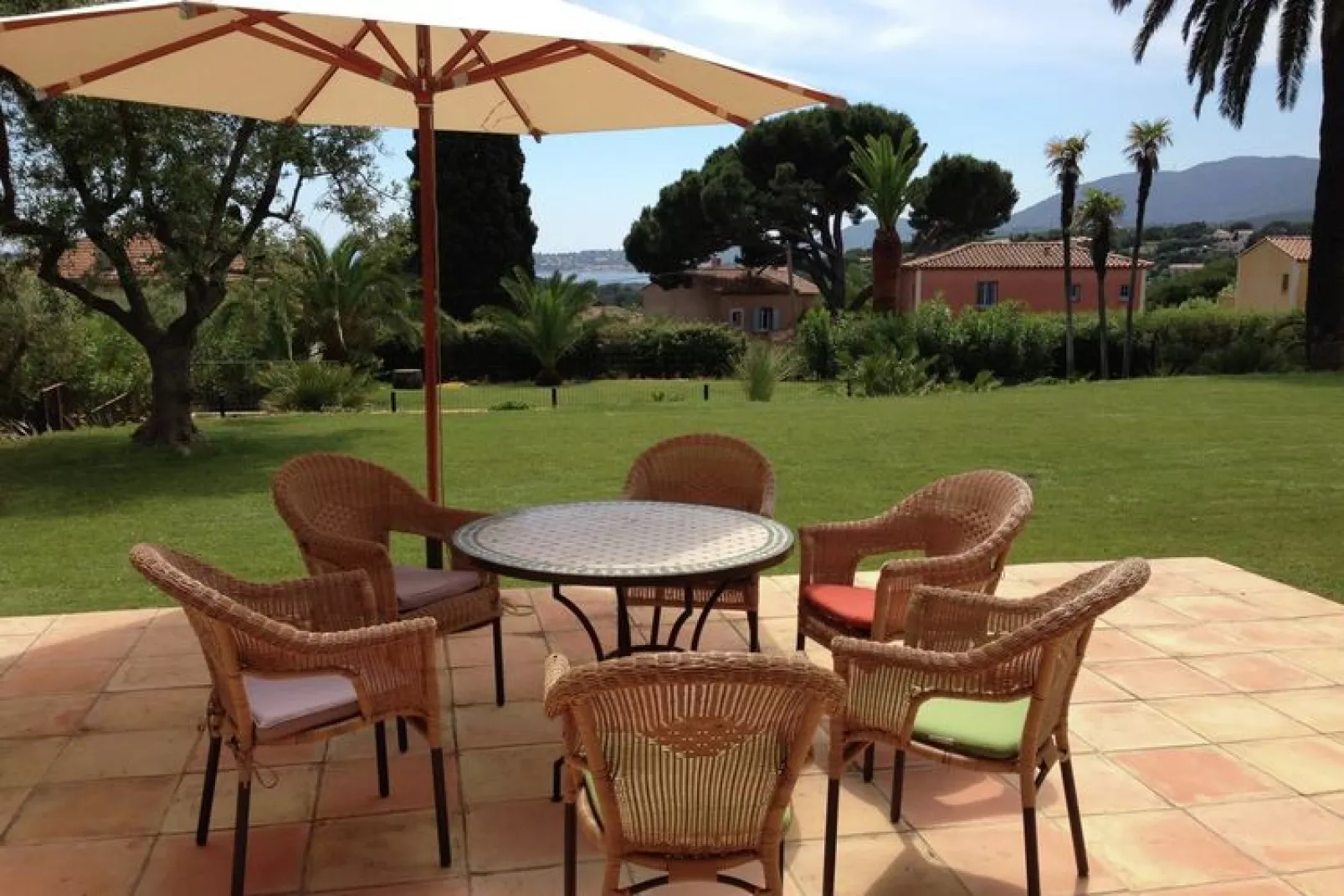 Villa Fleur Rouge-Terrace balcony