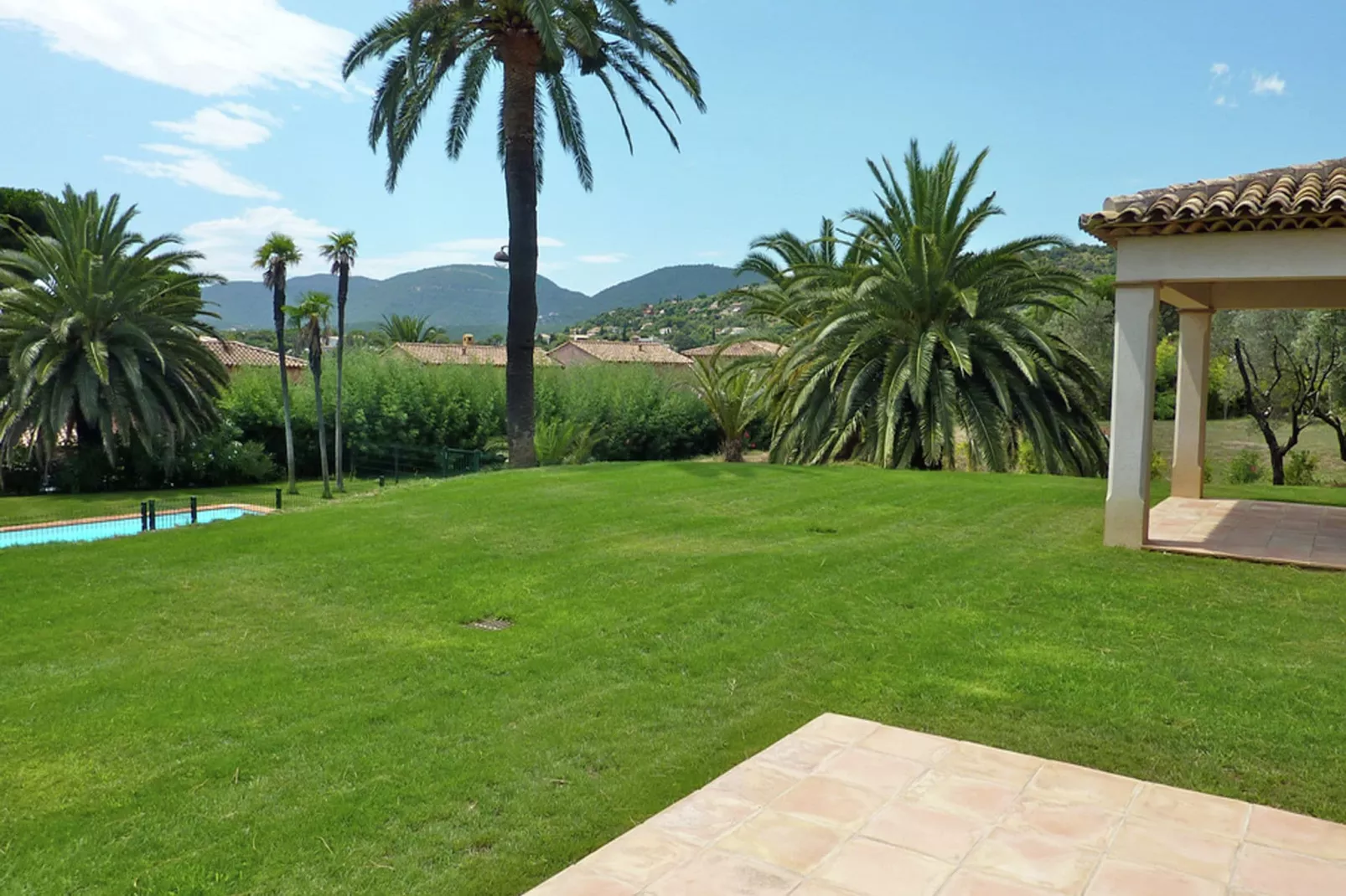 Villa Fleur Rouge-Gardens summer