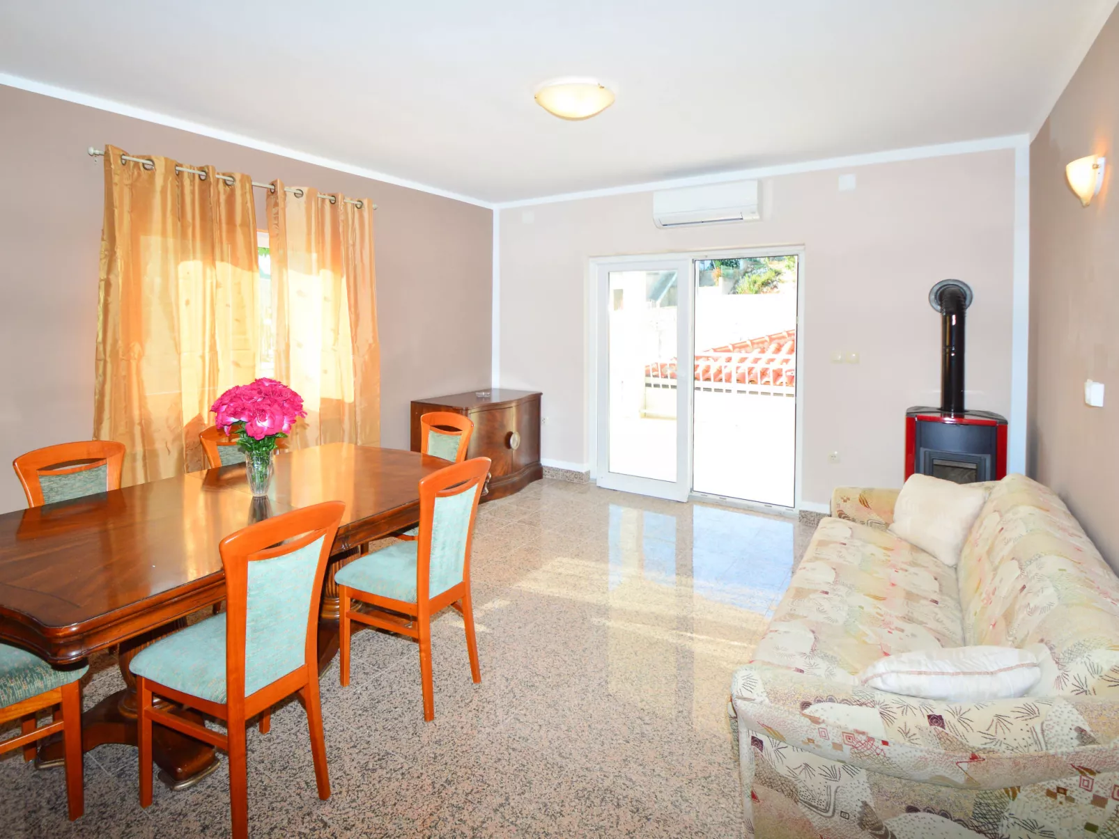 Villa Kursar-Inside