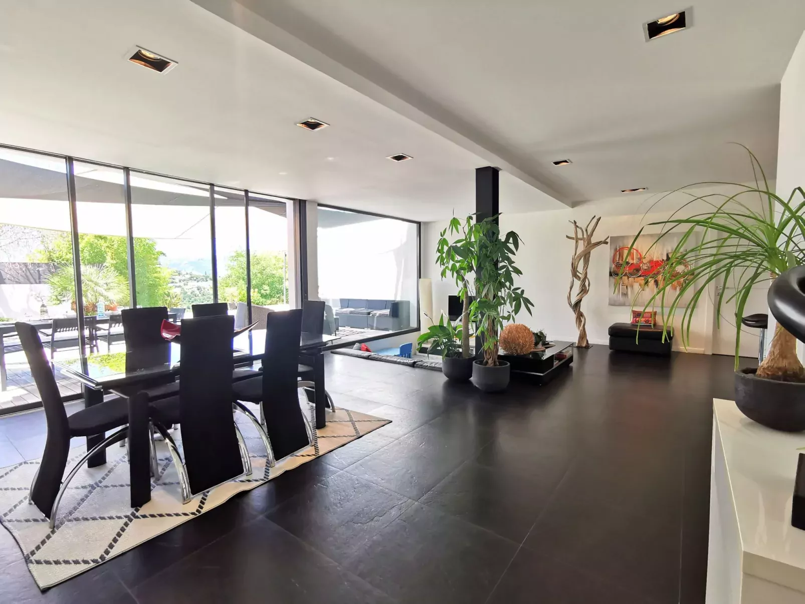 Les Oliviers-Drinnen