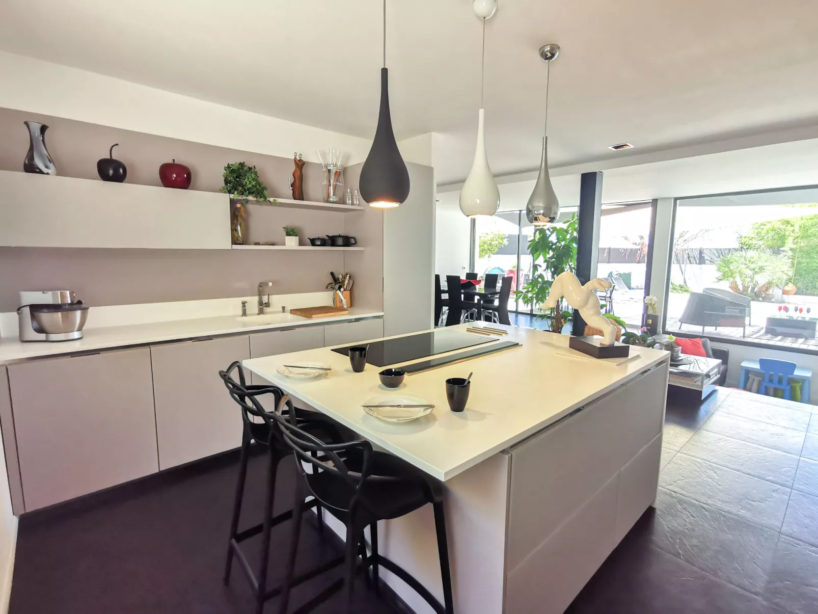 Les Oliviers-Drinnen