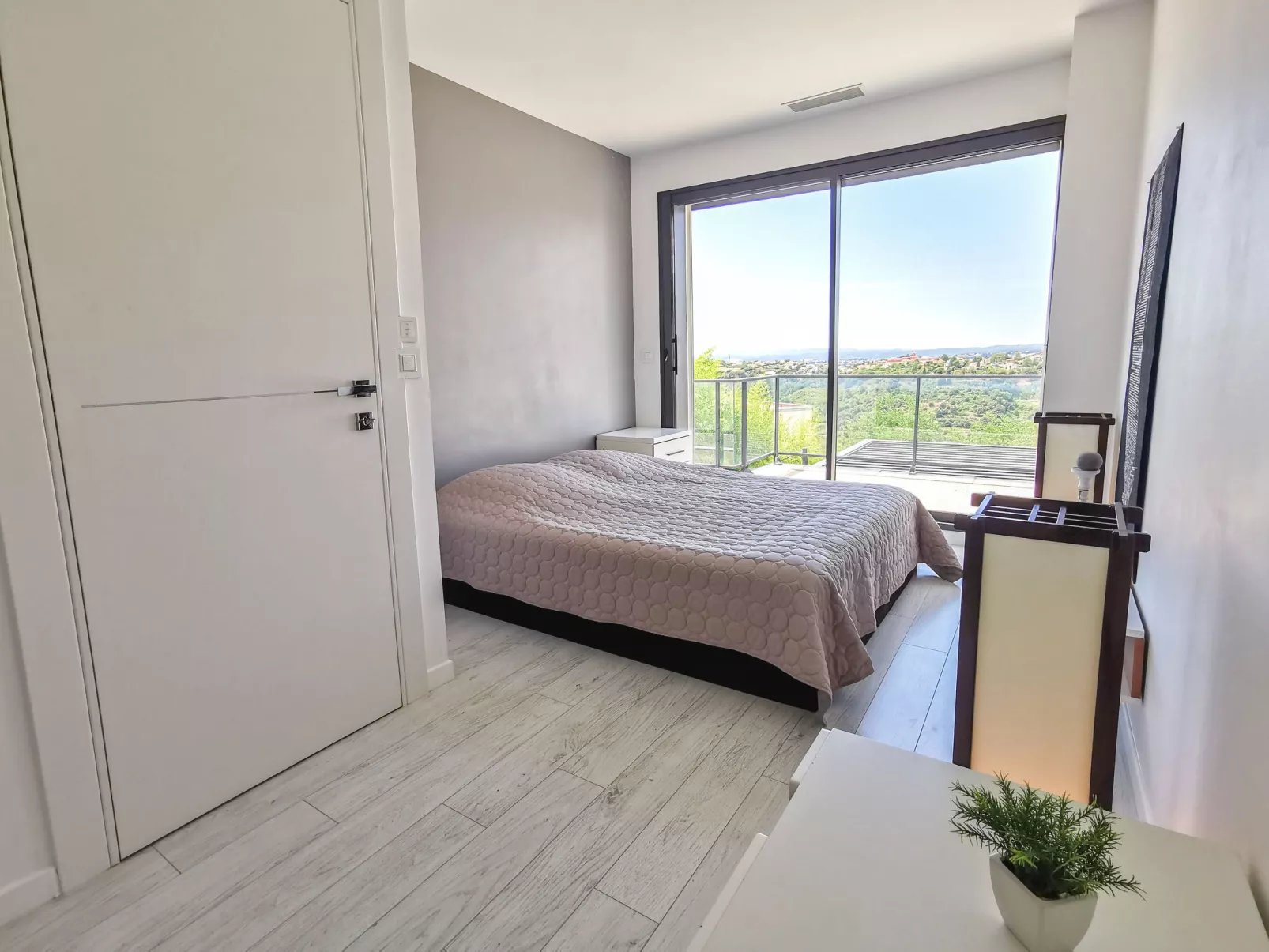 Les Oliviers-Drinnen