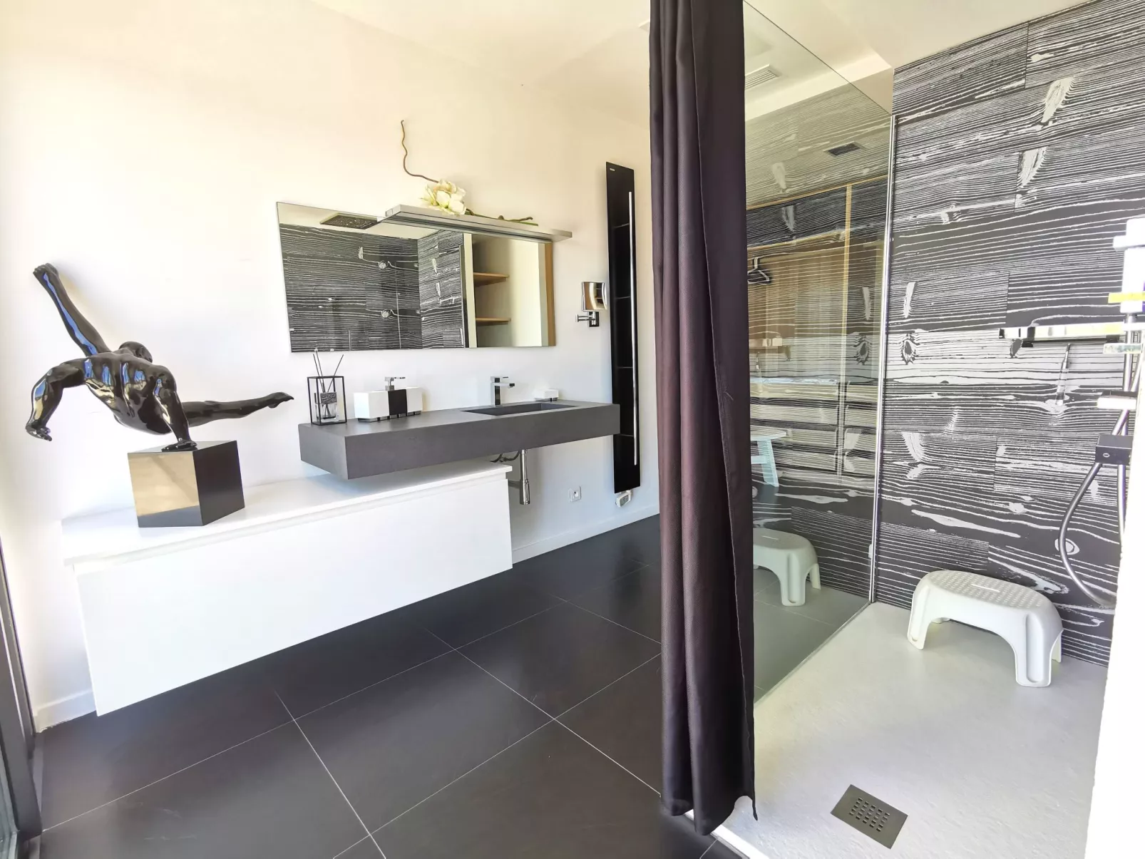 Les Oliviers-Drinnen