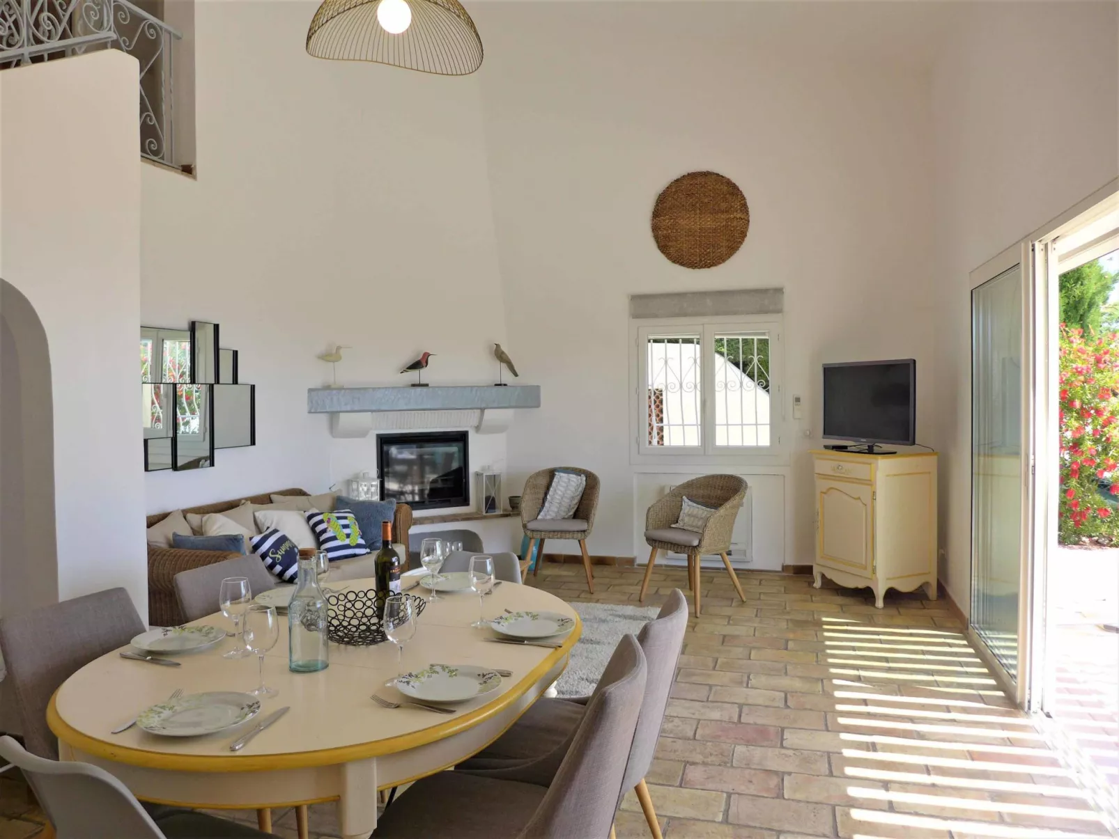 Clos Romain-Inside