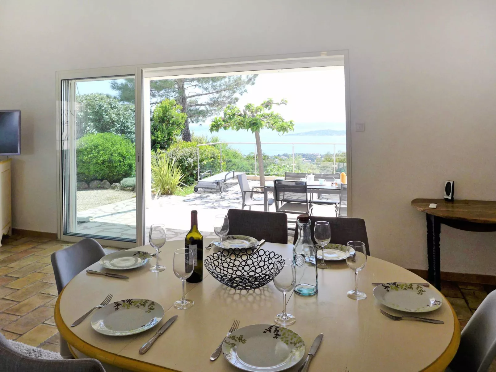 Clos Romain-Inside