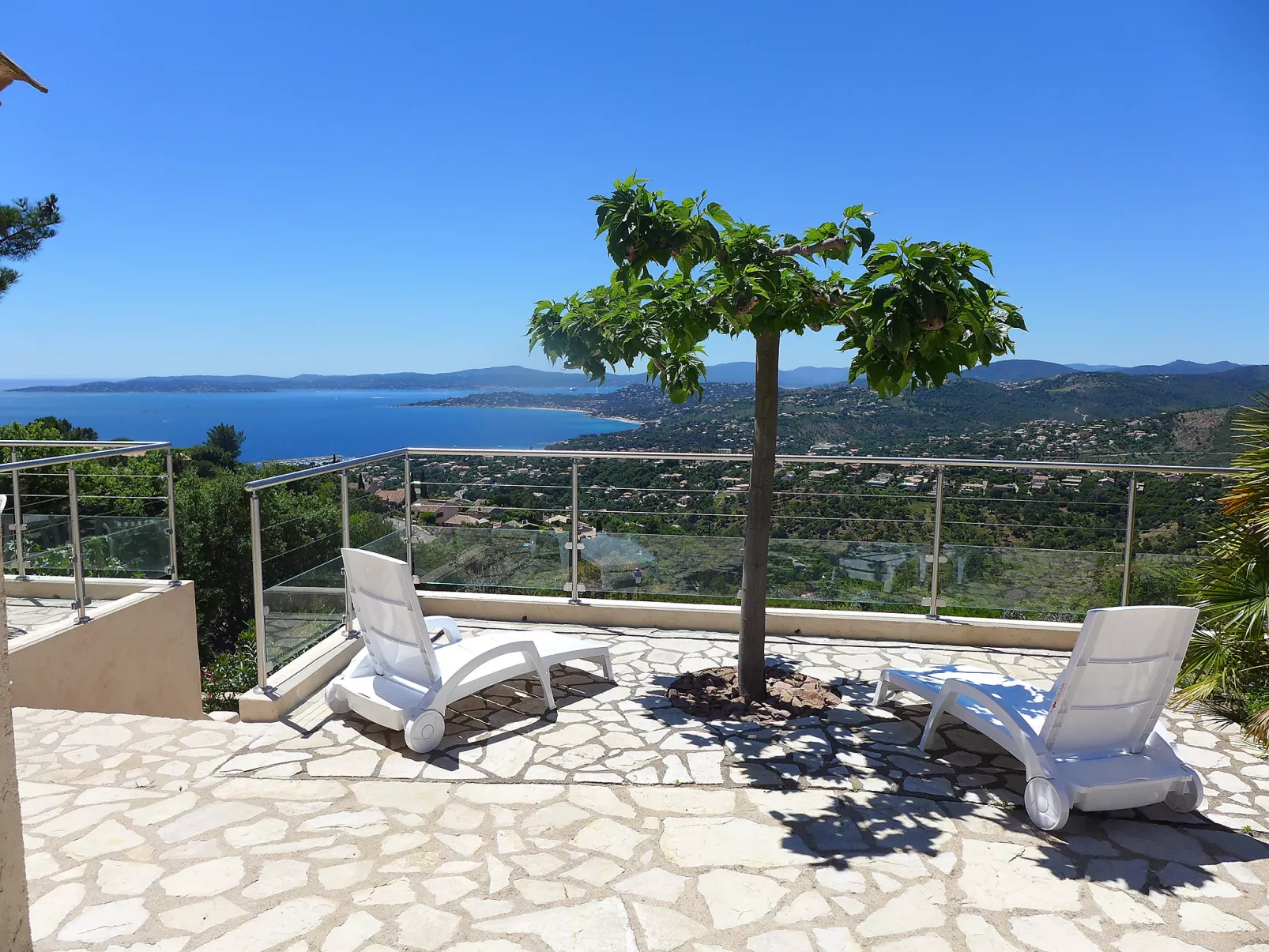 Clos Romain-Outside