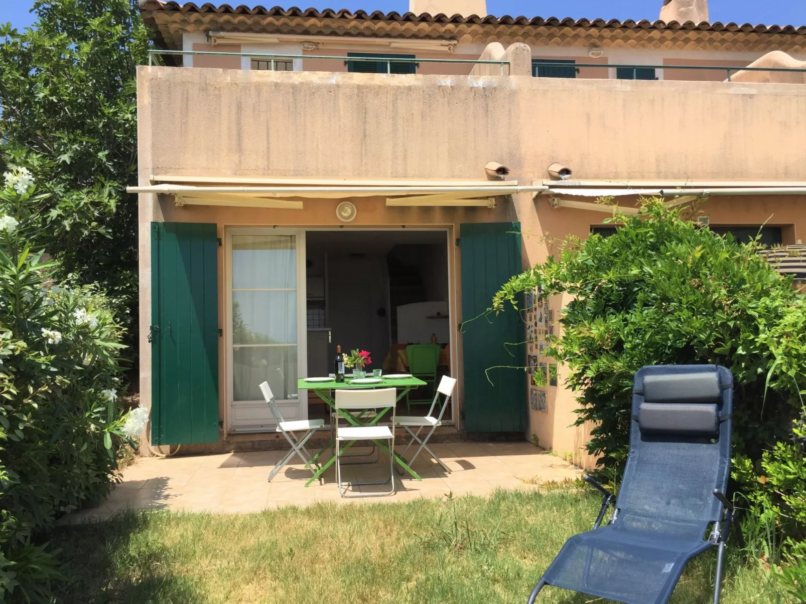 Le Petit Village-Dehors