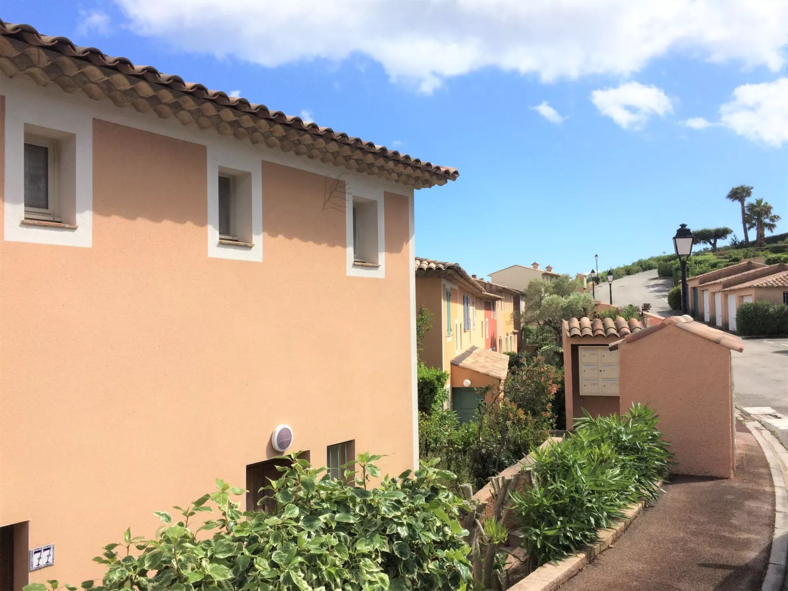 Le Petit Village-Dehors