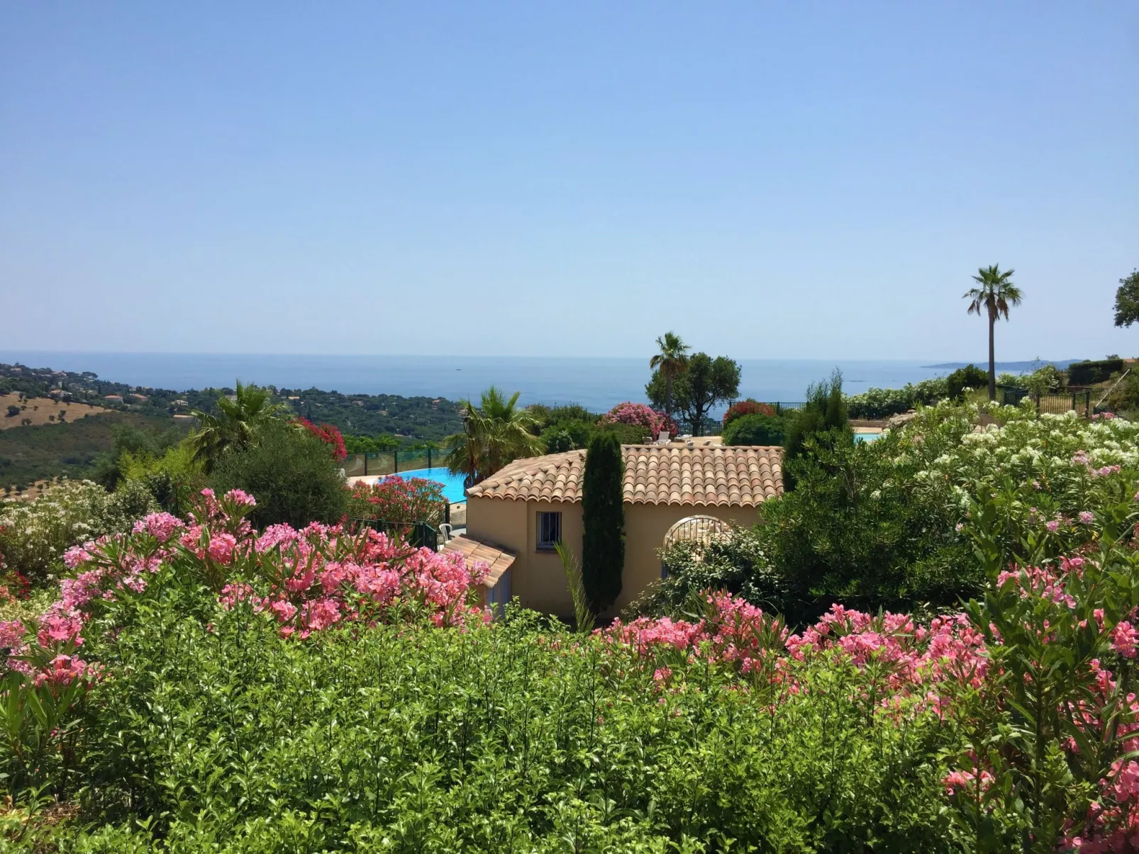 Le Petit Village-Dehors