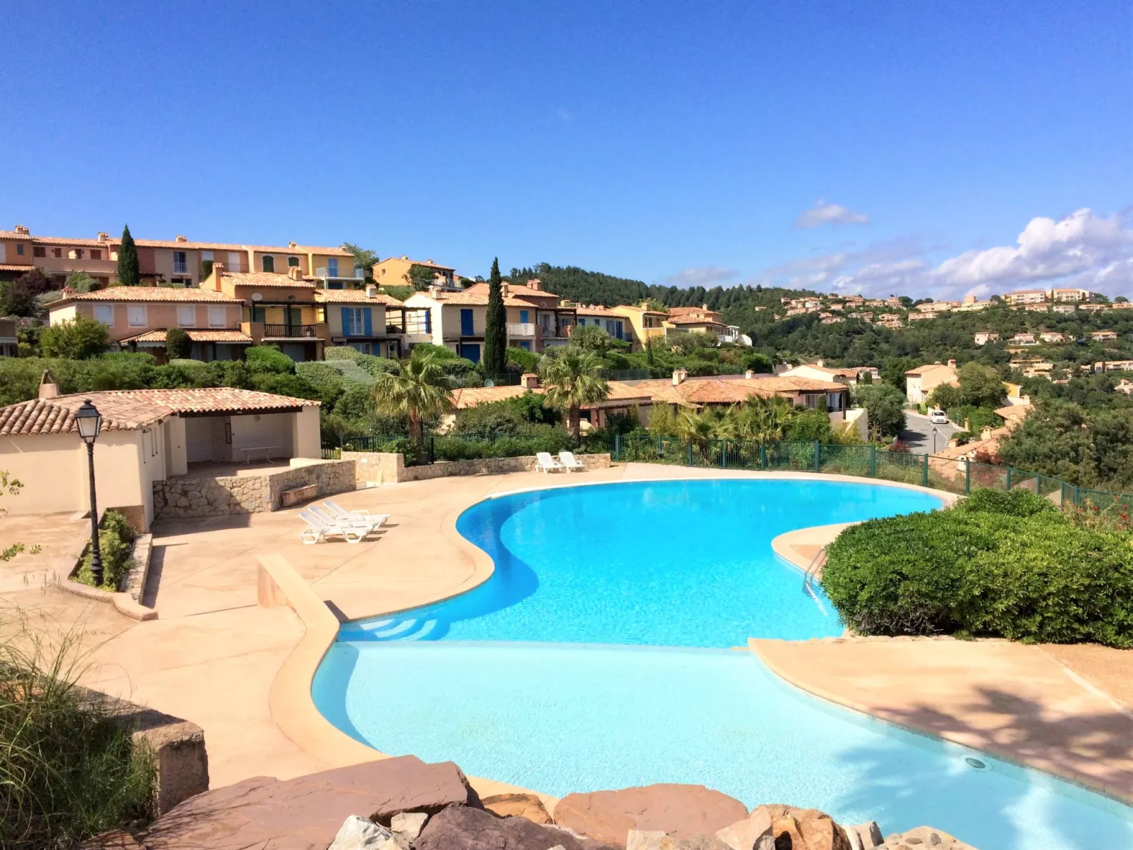 Le Petit Village-Dehors