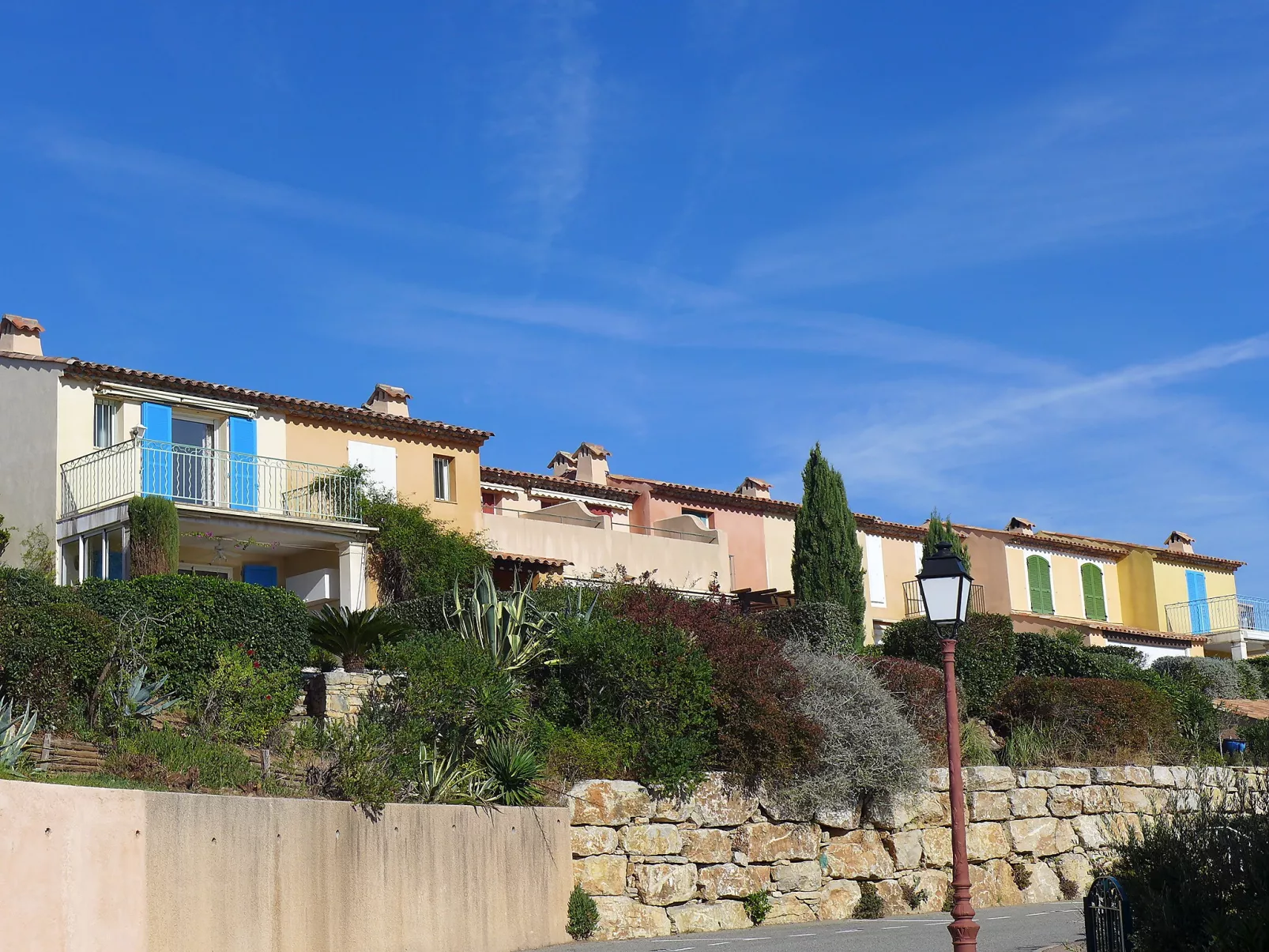 Le Petit Village-Dehors