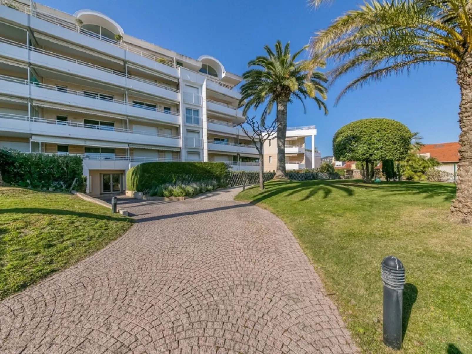 Riviera Park-Outside