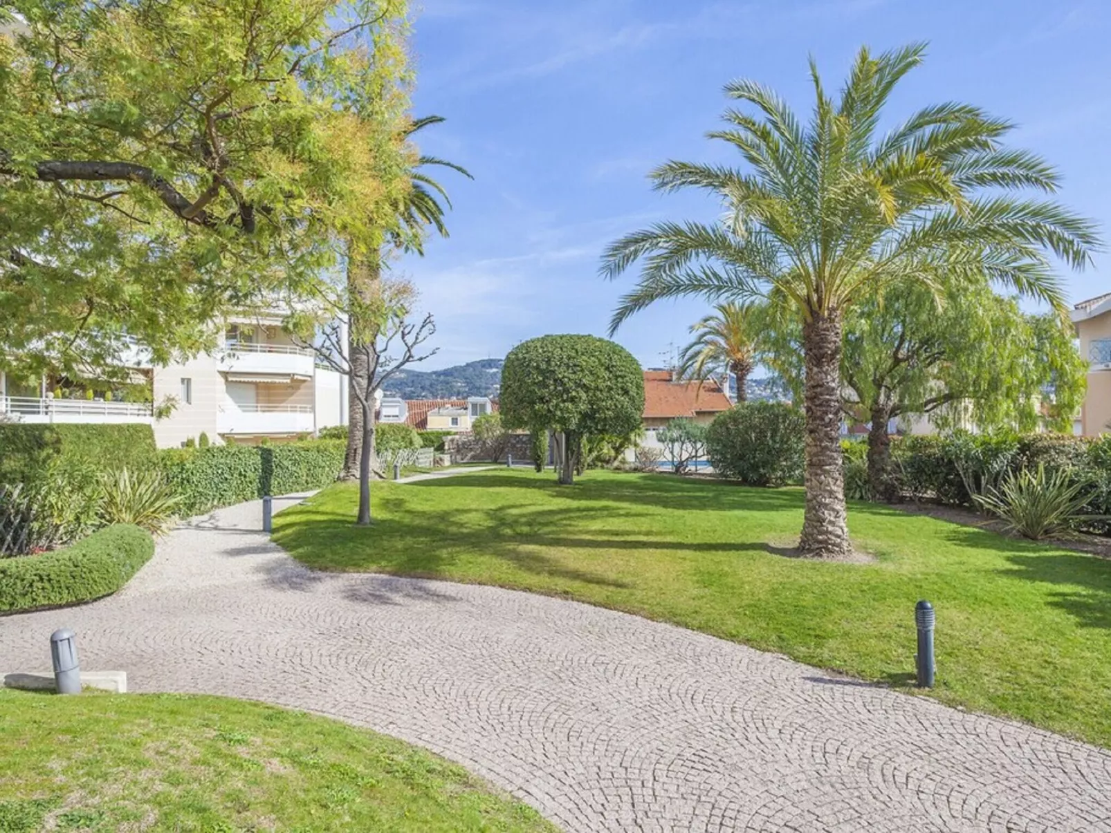 Riviera Park-Outside