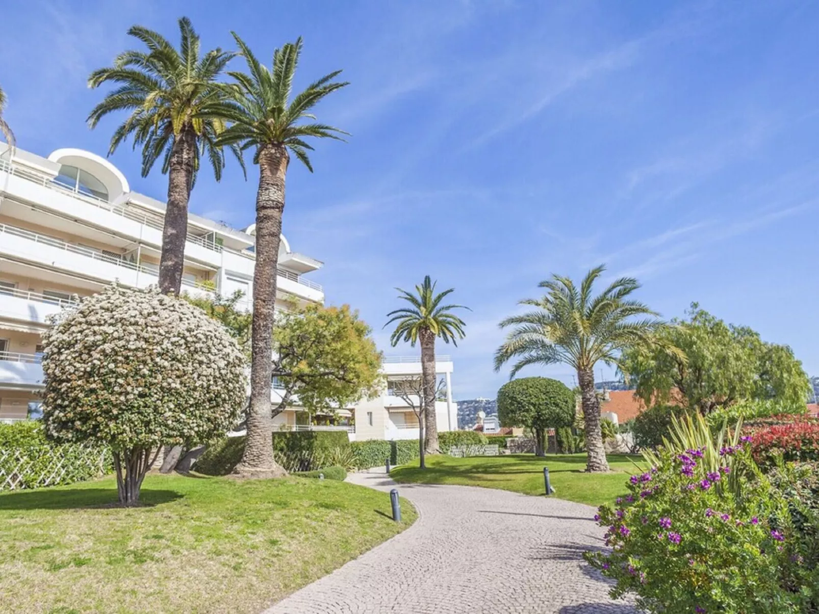 Riviera Park-Outside