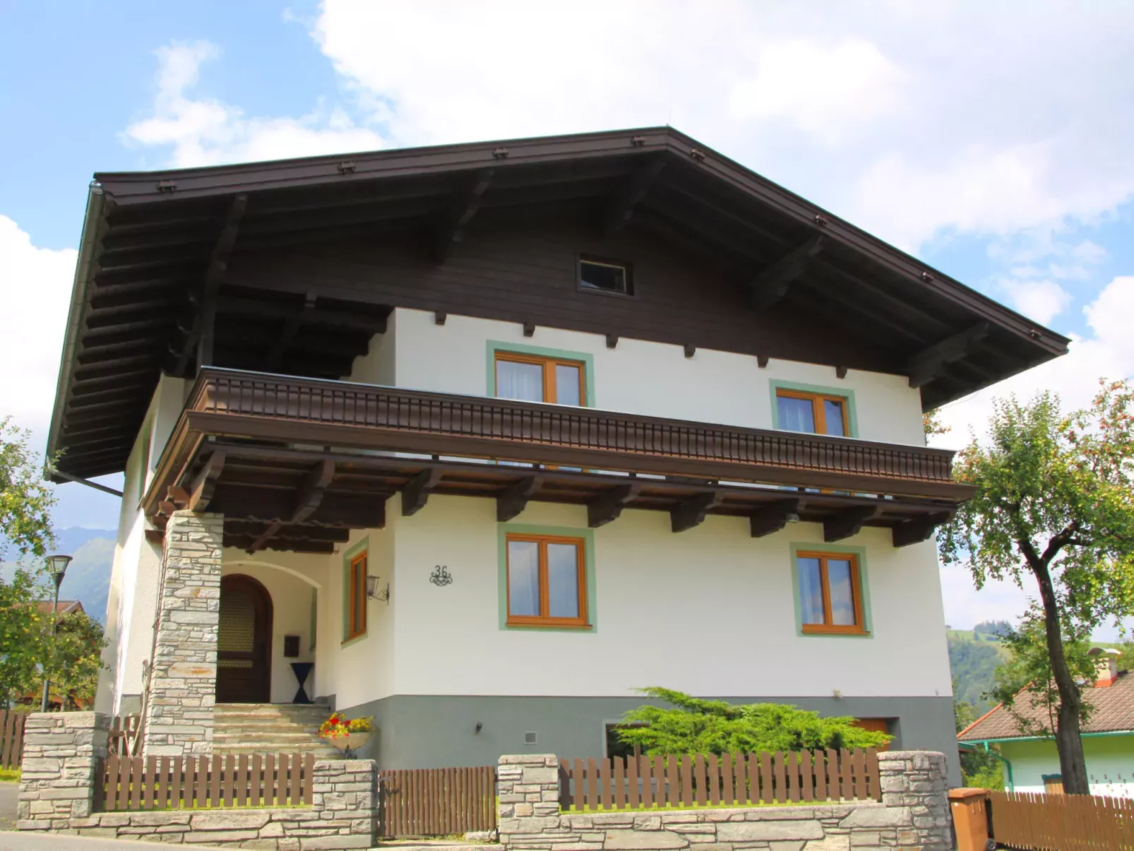 Chalet Alpin-Outside