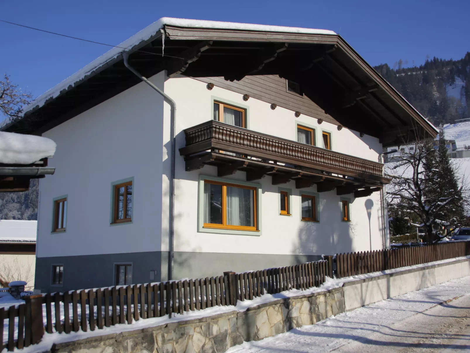Chalet Alpin-Outside