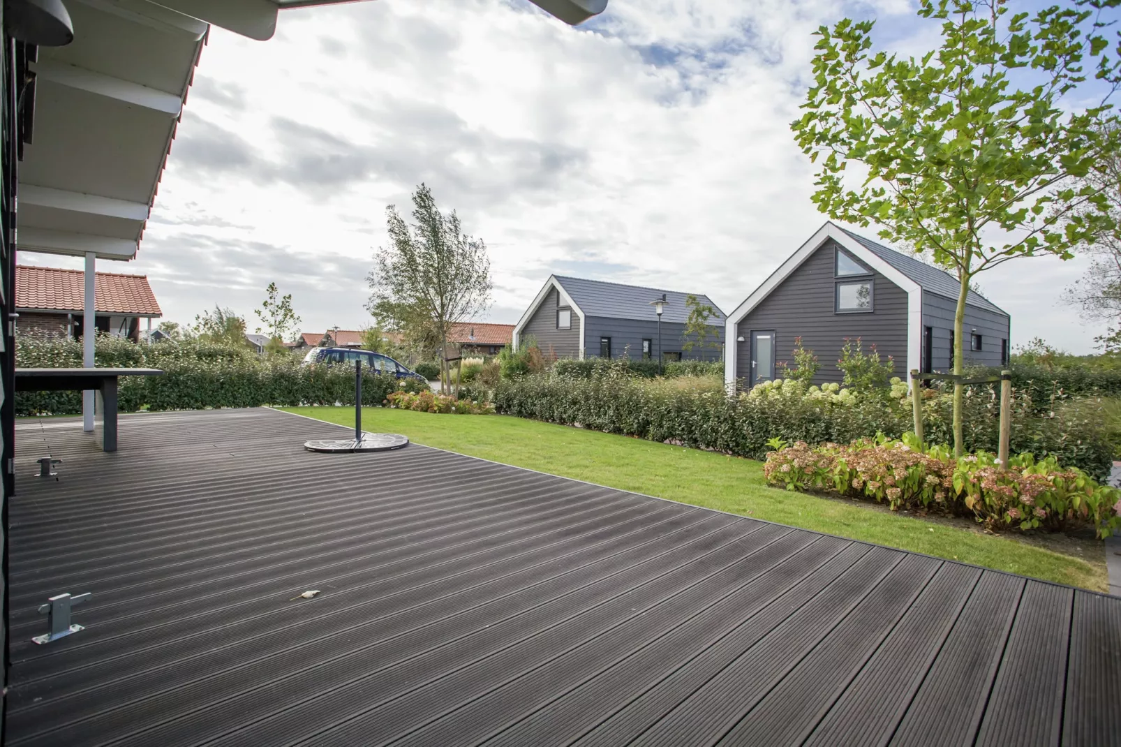 Aan de Oosterschelde-Gardens summer