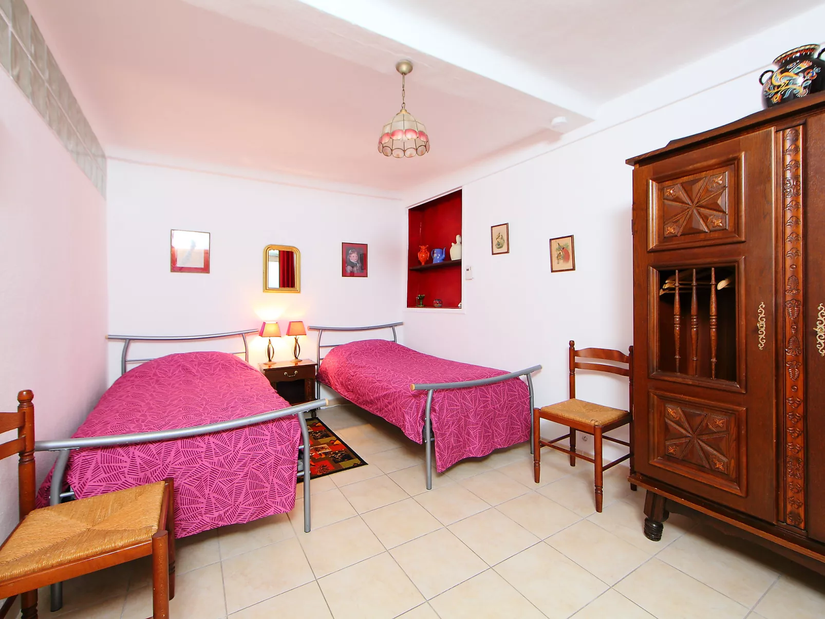 Rue de la Pompe-Inside