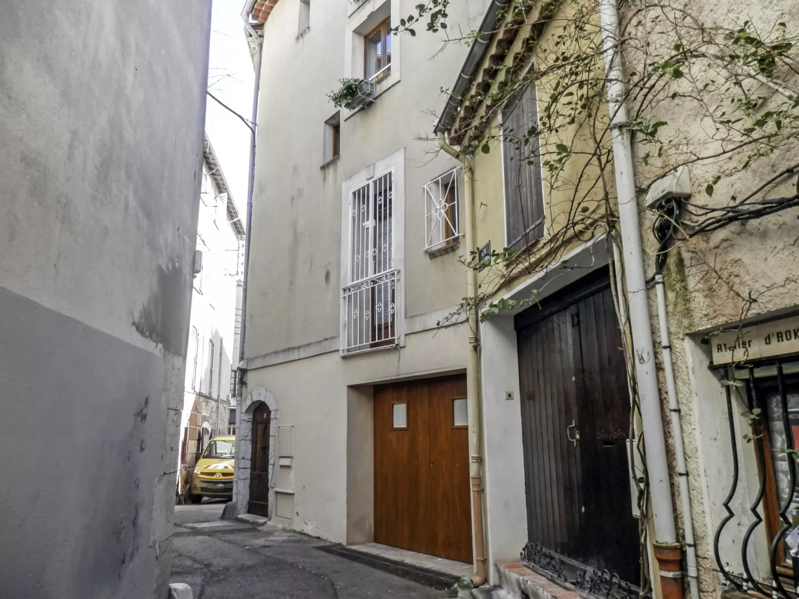 Rue de la Pompe-Outside